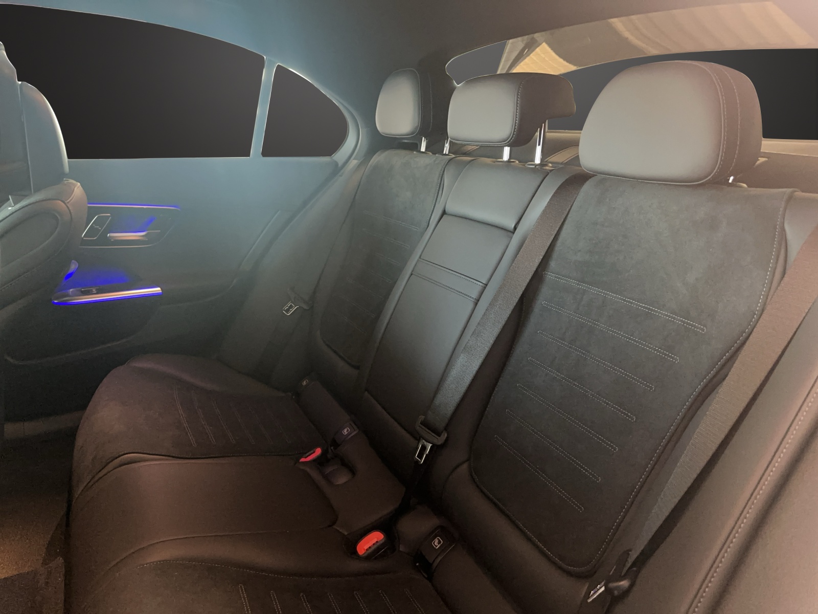 MERCEDES-BENZ C 300e 4 Matic-image-11