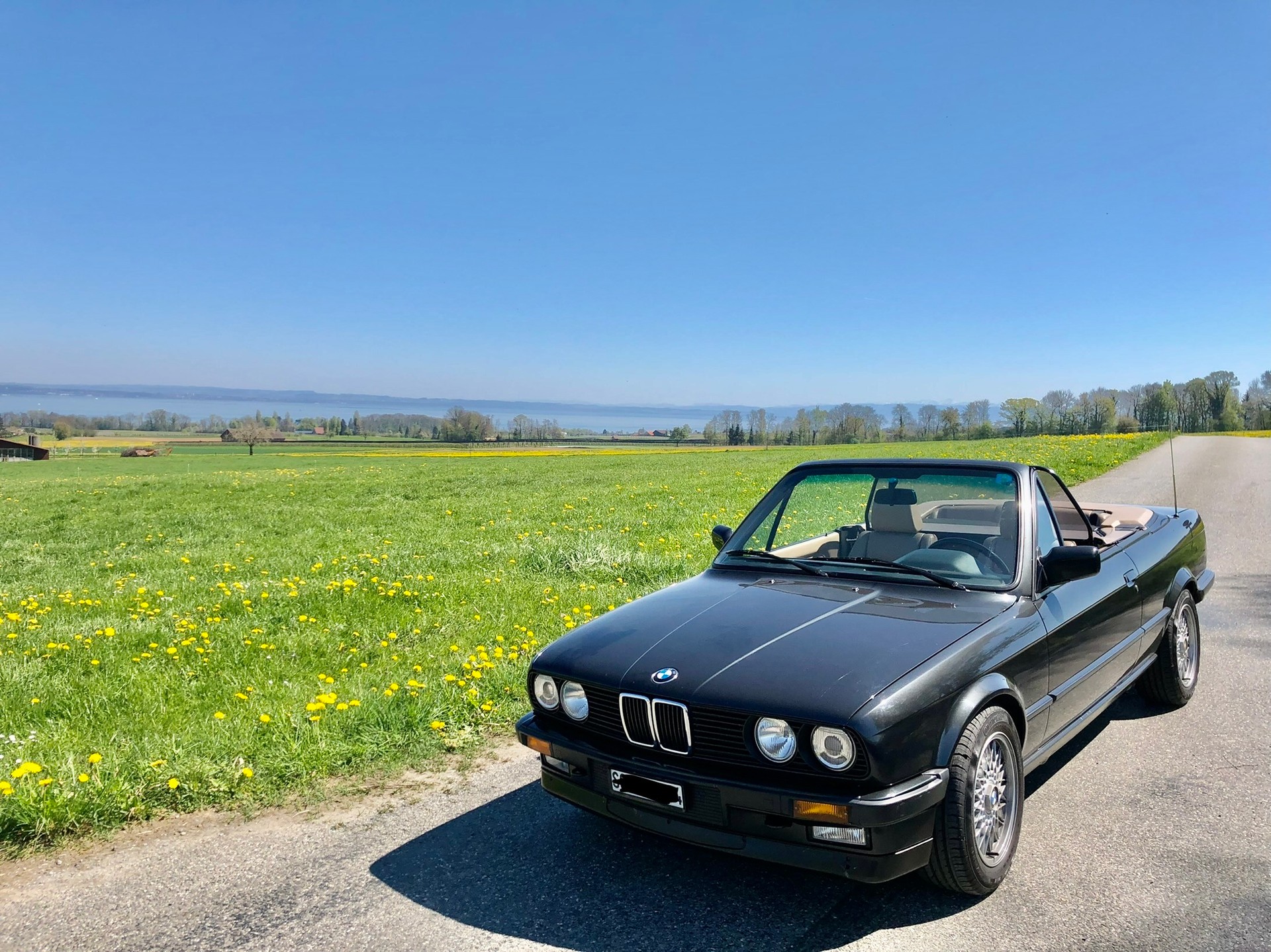 BMW 320i Cabrio-image-4