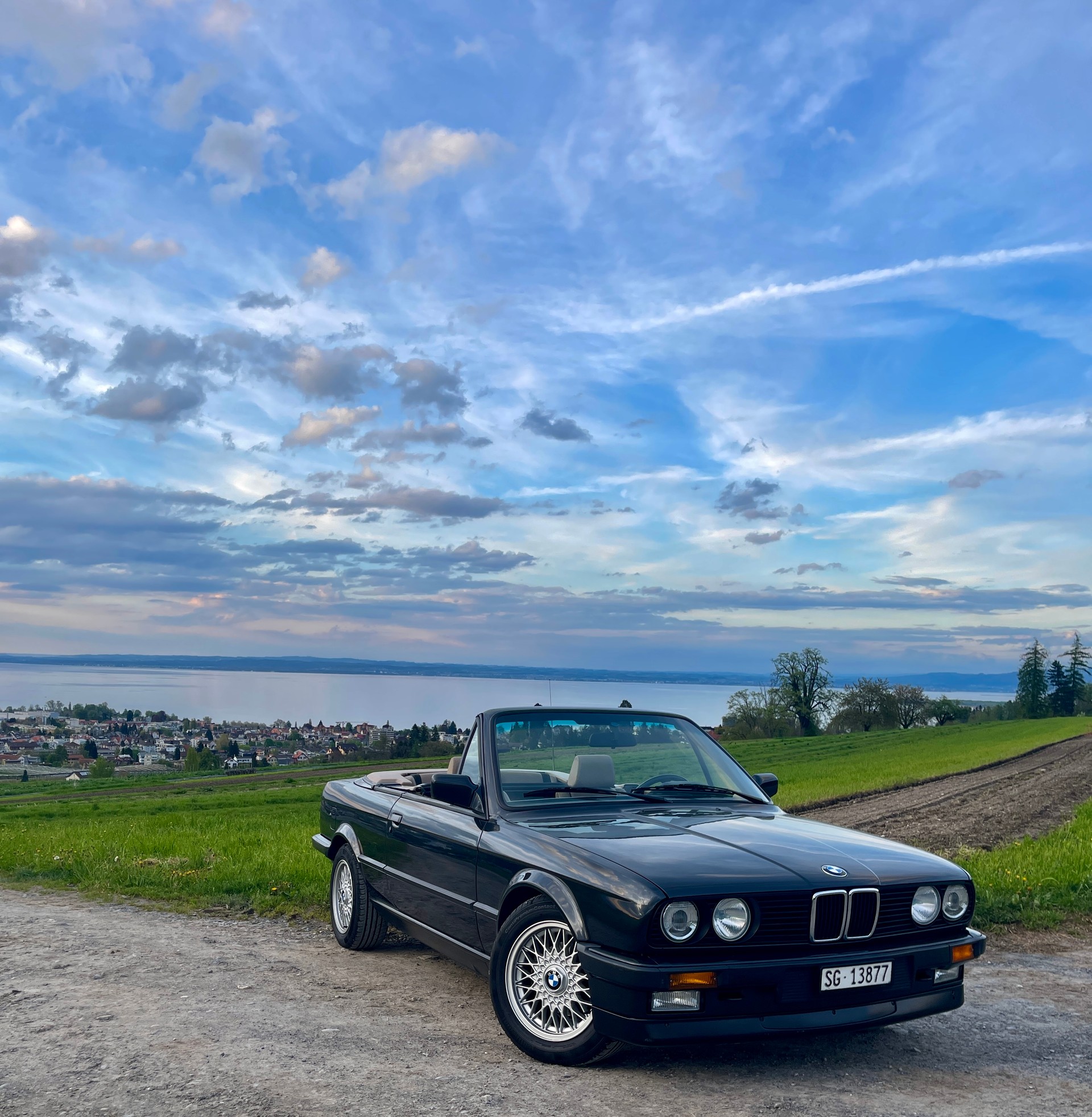 BMW 320i Cabrio-image-8