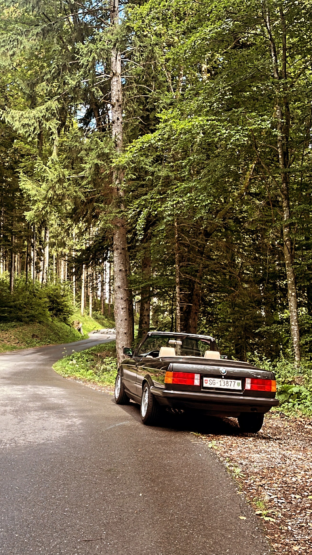 BMW 320i Cabrio-image-7