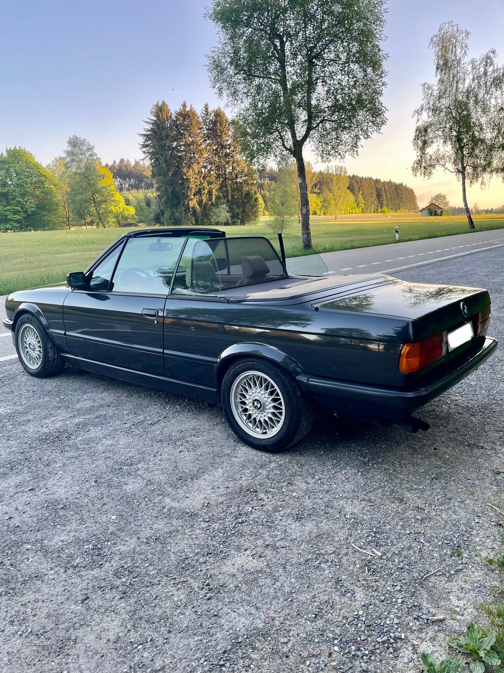 BMW 320i Cabrio-image-3