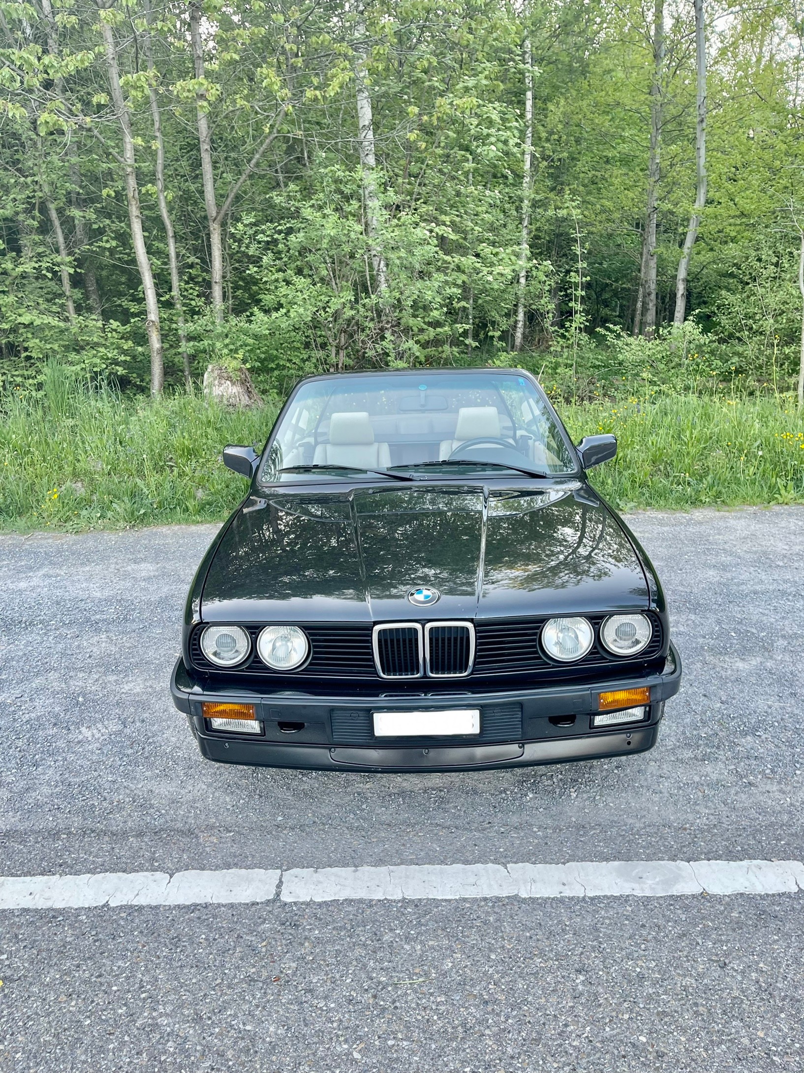 BMW 320i Cabrio-image-1