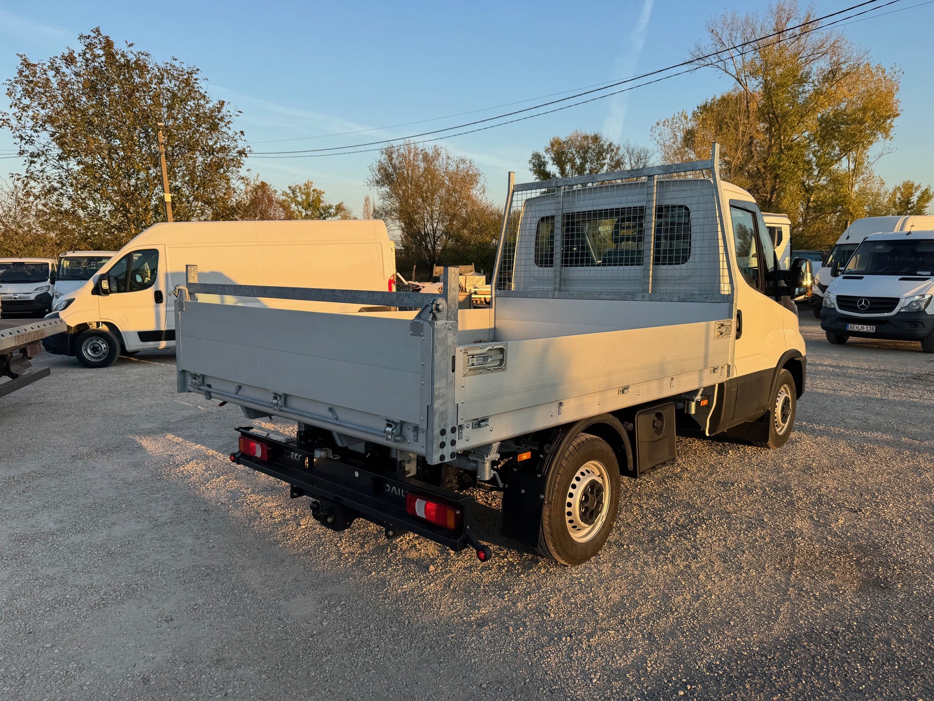 IVECO 35C18 mit Vollalu-3-Seitenkipper, 3500kg Ahk und Rückfahrkamera.-image-5