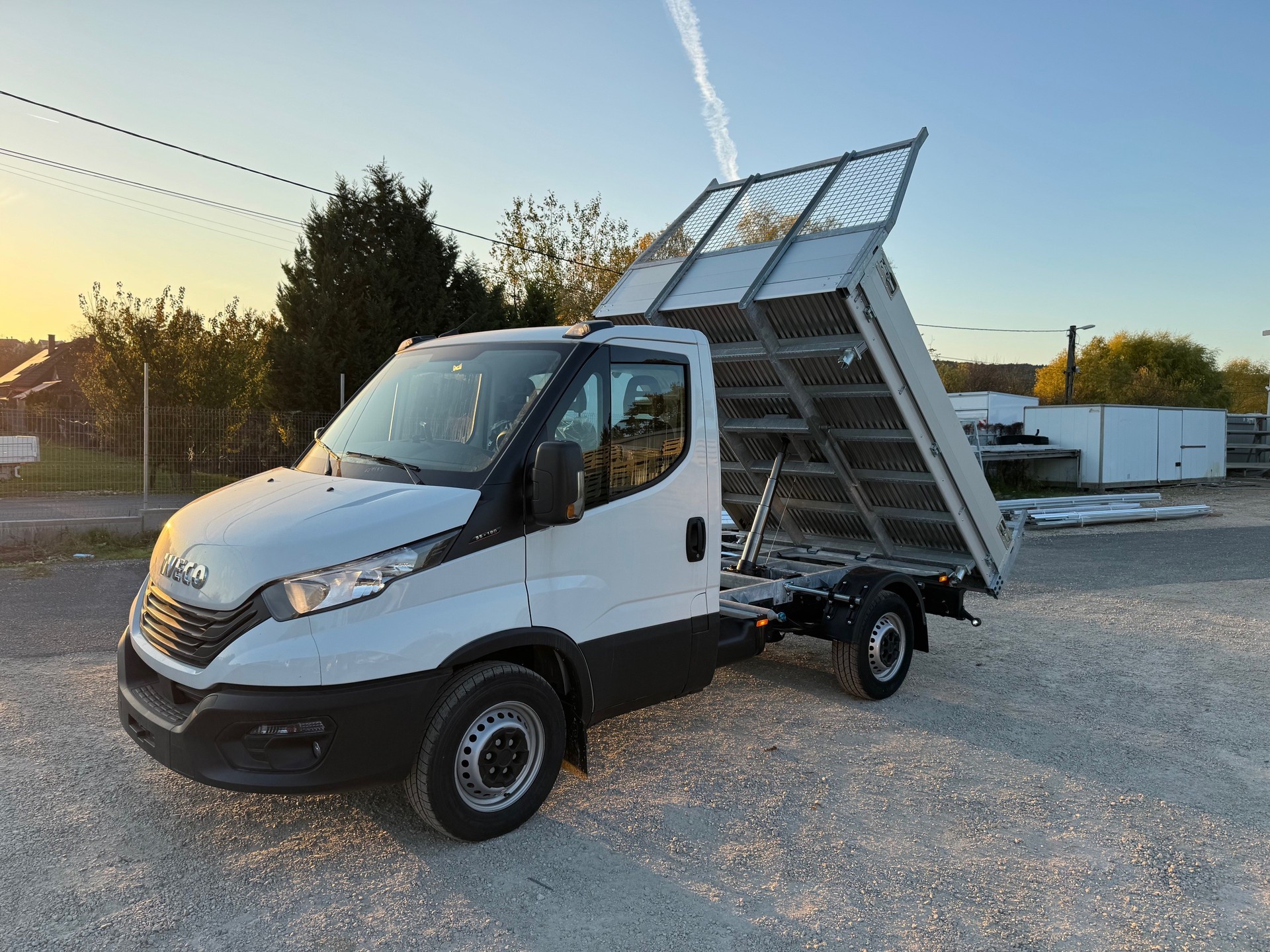 IVECO 35C18 mit Vollalu-3-Seitenkipper, 3500kg Ahk und Rückfahrkamera.-image-4