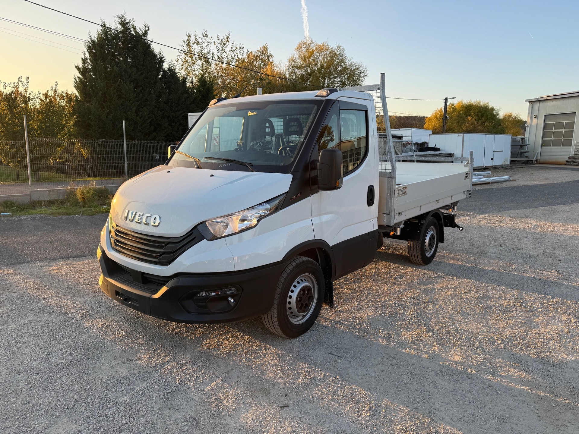 IVECO 35C18 mit Vollalu-3-Seitenkipper, 3500kg Ahk und Rückfahrkamera.-image-6