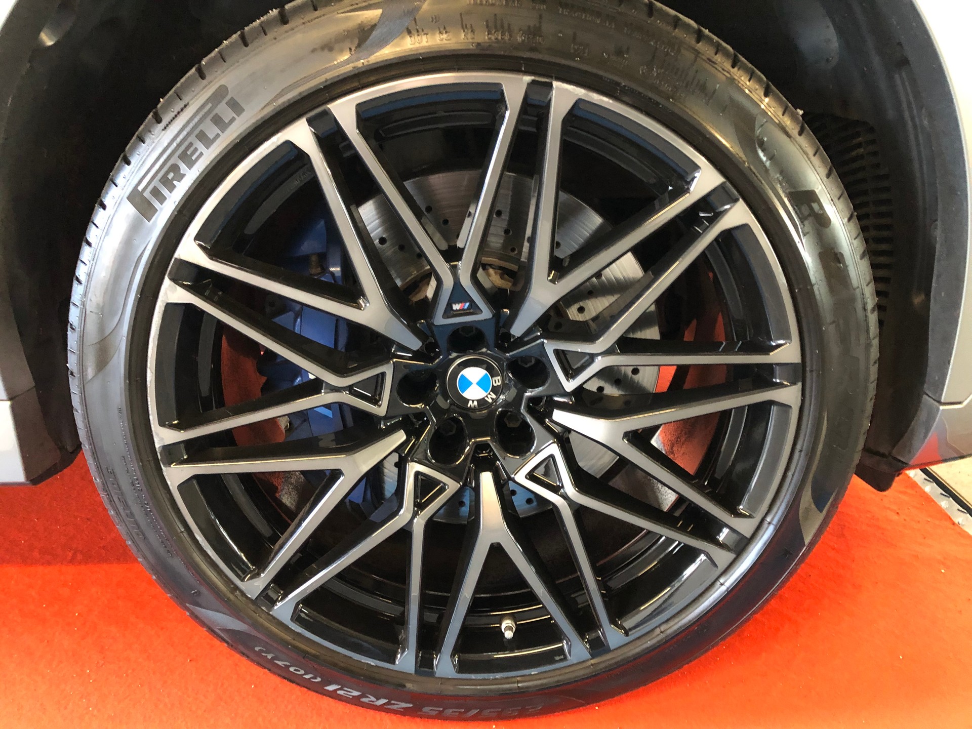 BMW X6M Steptronic M Competition-showroom-element-2