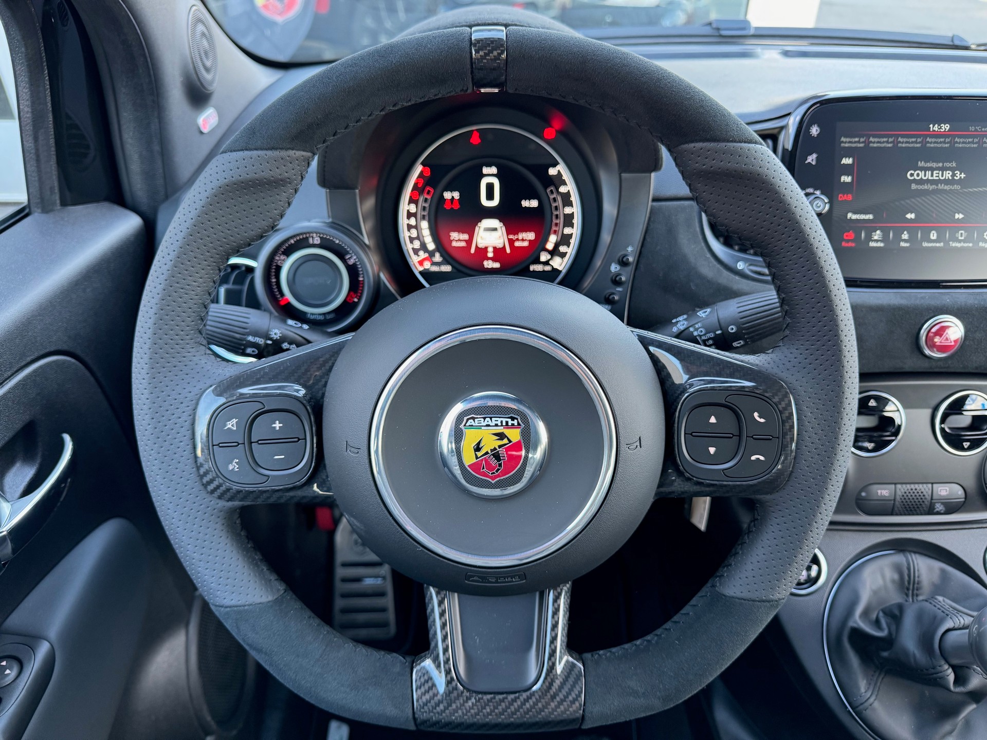 FIAT 695 1.4 16V Turbo Abarth 75e Anniversario-image-9
