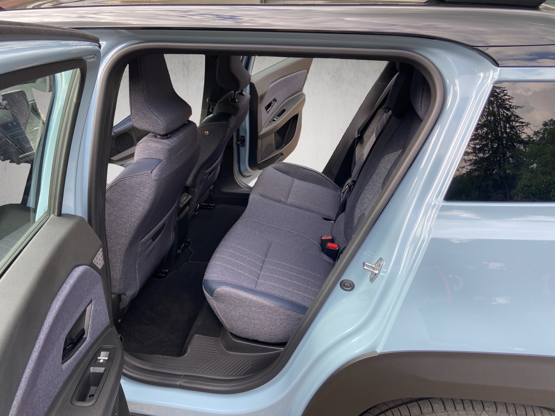 RENAULT R4 E-Tech Comfort Range 52 kWh Techno-image-11