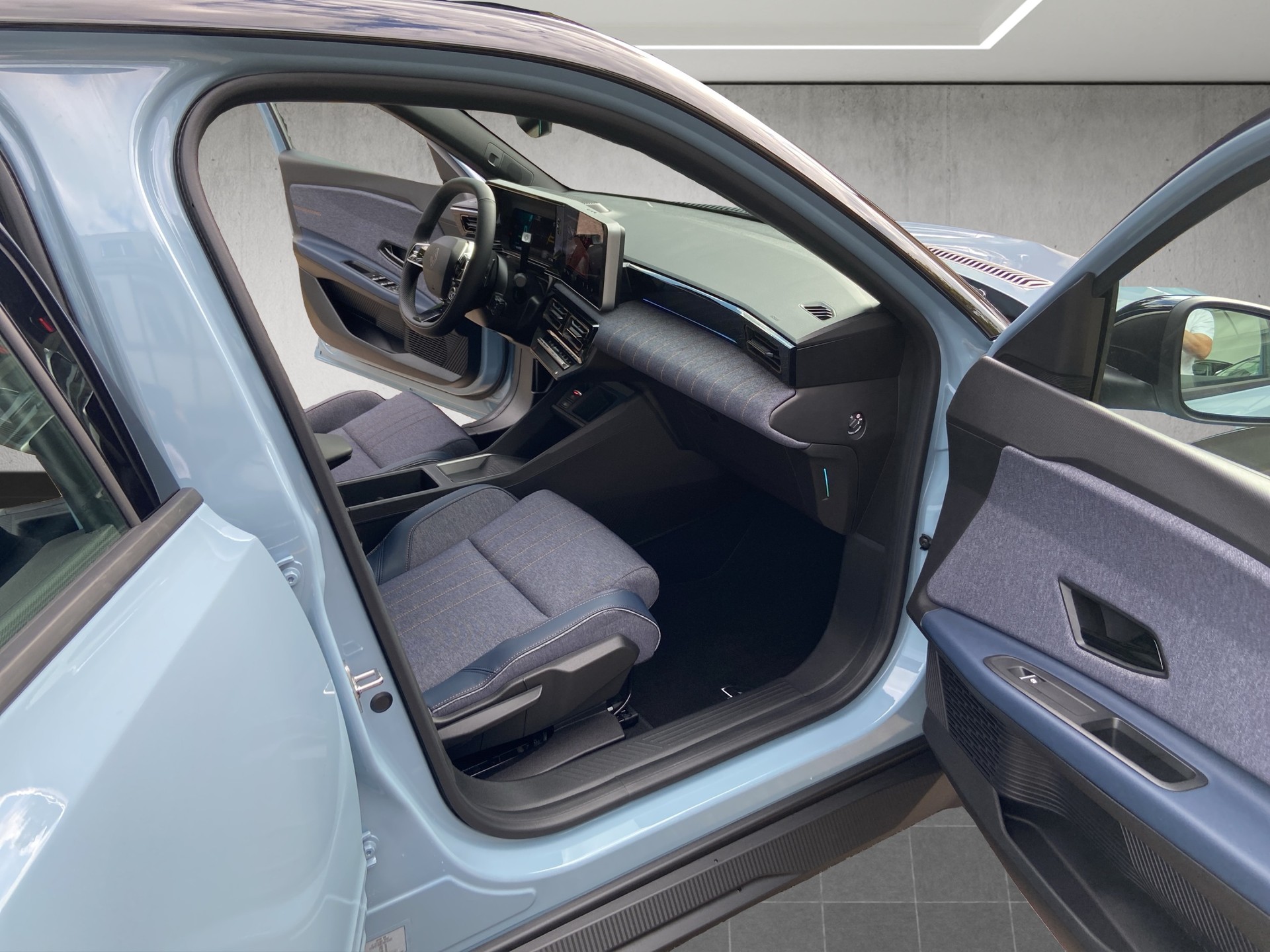 RENAULT R4 E-Tech Comfort Range 52 kWh Techno-image-12