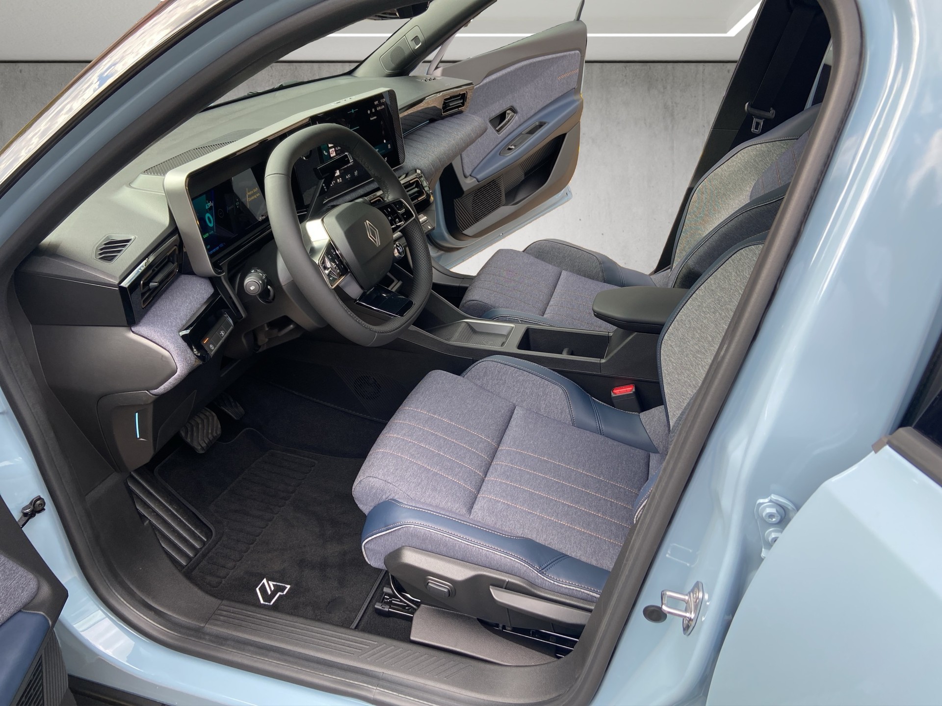 RENAULT R4 E-Tech Comfort Range 52 kWh Techno-image-7