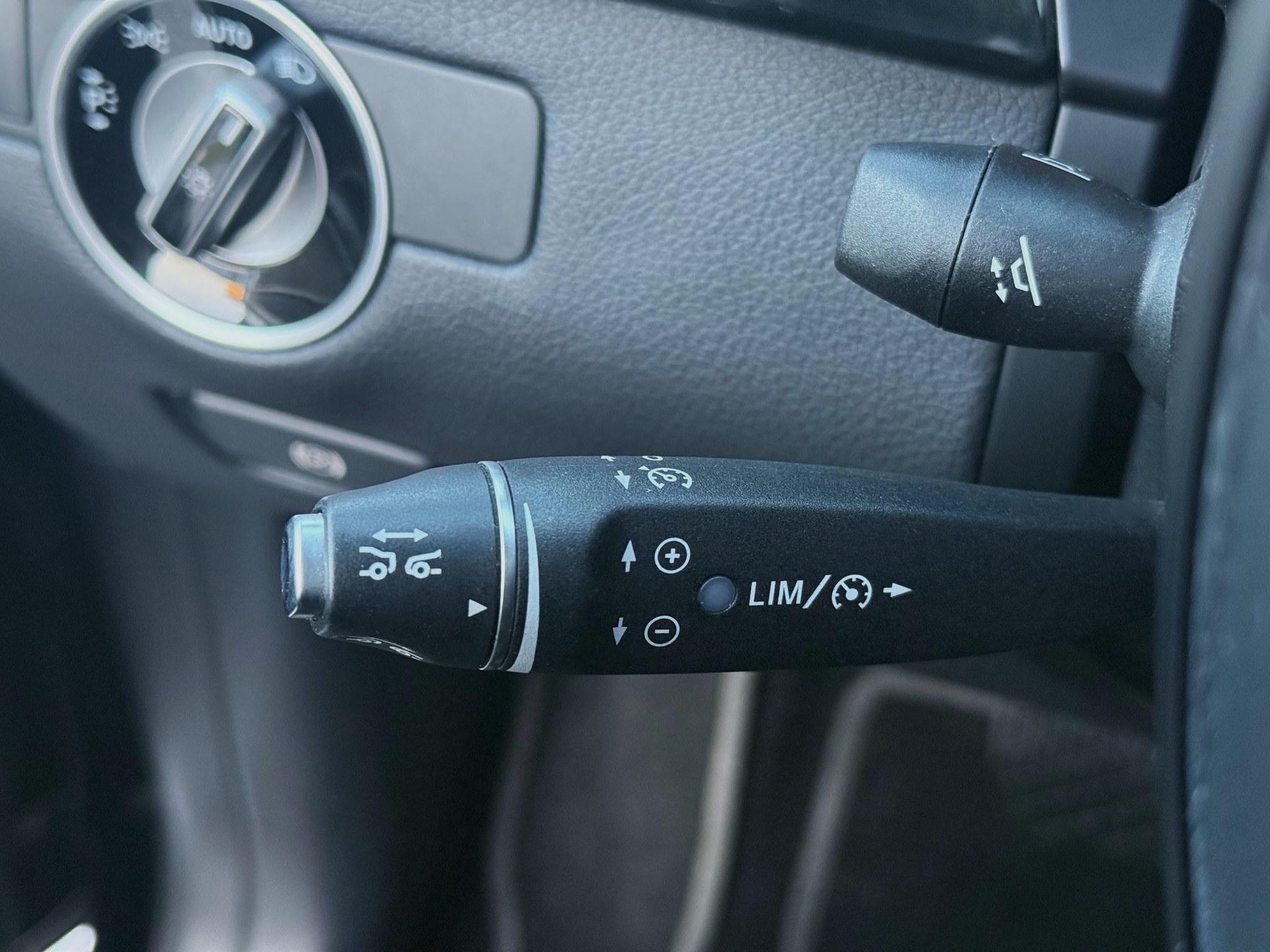 MERCEDES-BENZ GLE 350 d 4Matic 9G-Tronic-image-19
