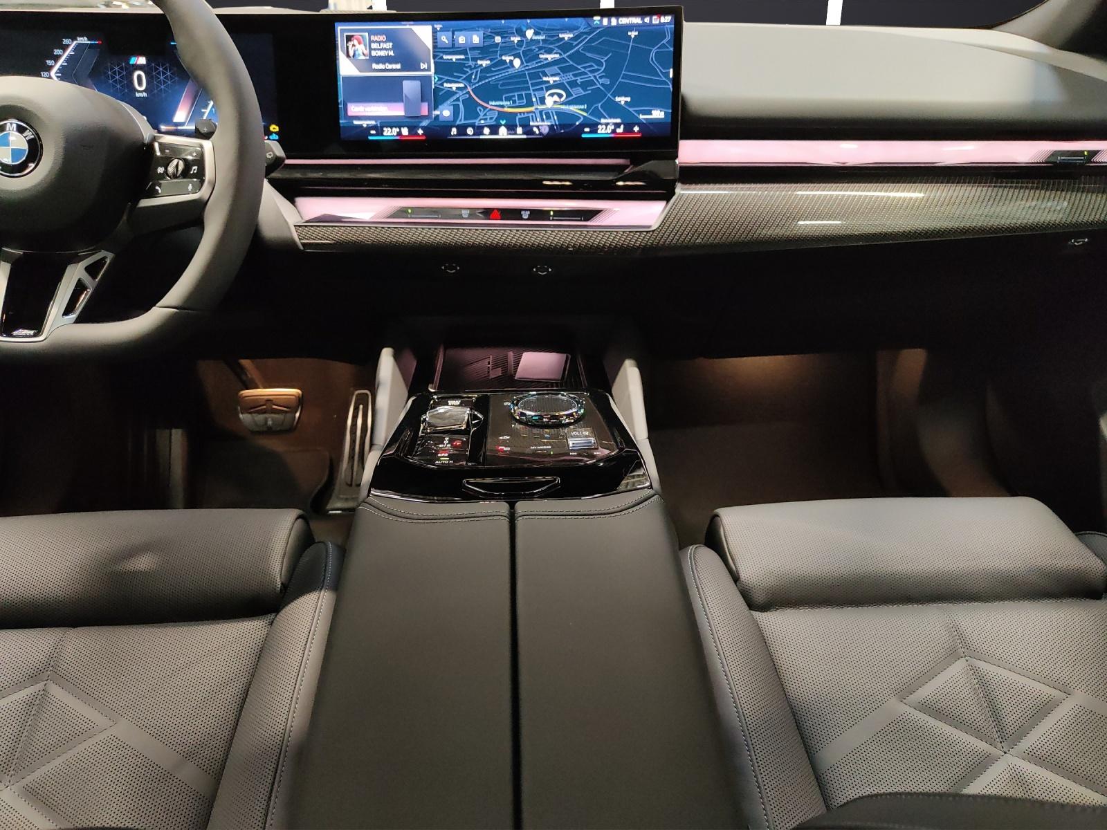 BMW 540d xDrive Touring-image-14