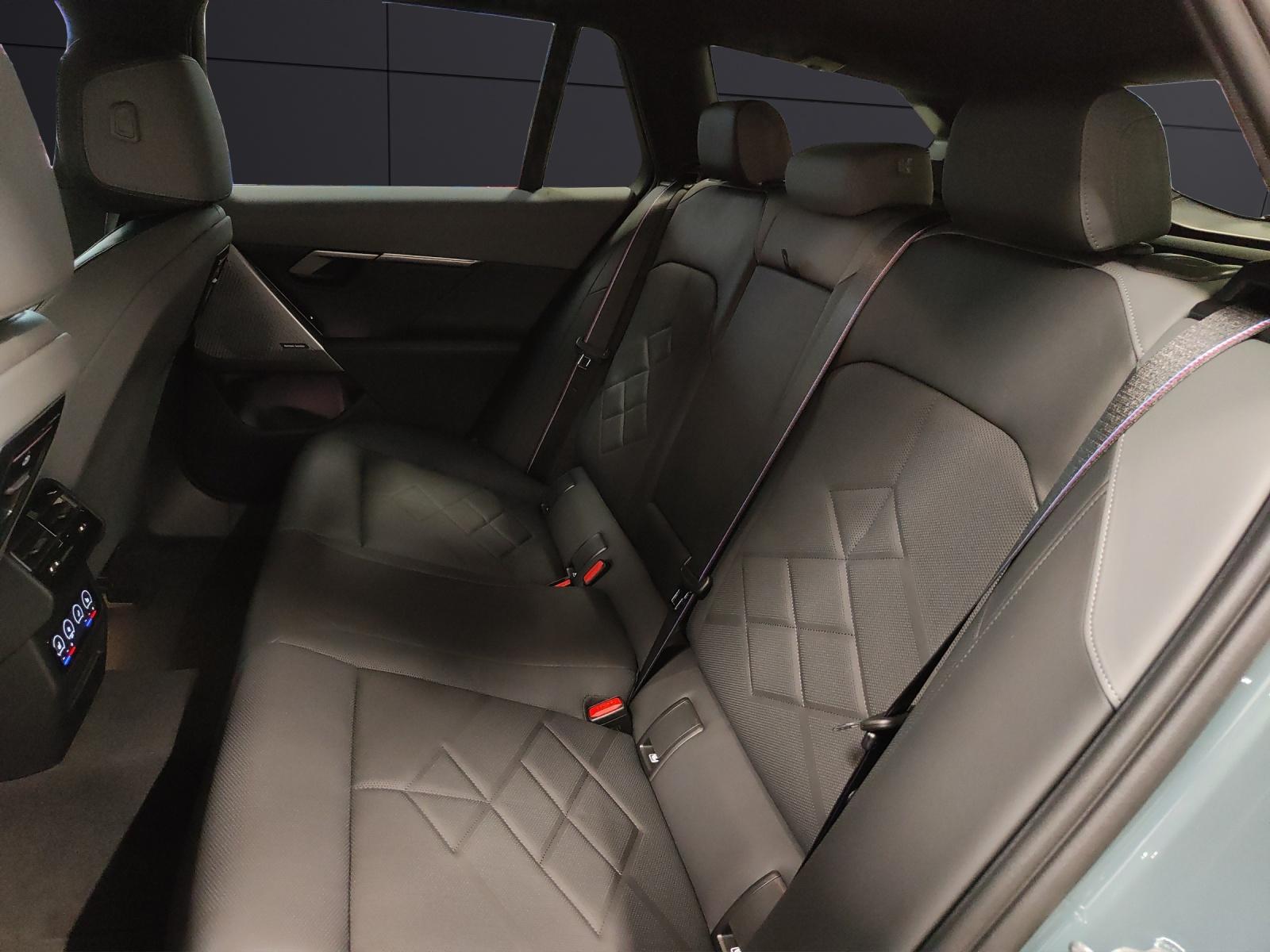 BMW 540d xDrive Touring-image-19