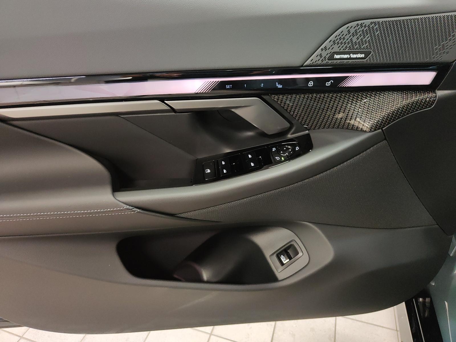 BMW 540d xDrive Touring-image-10