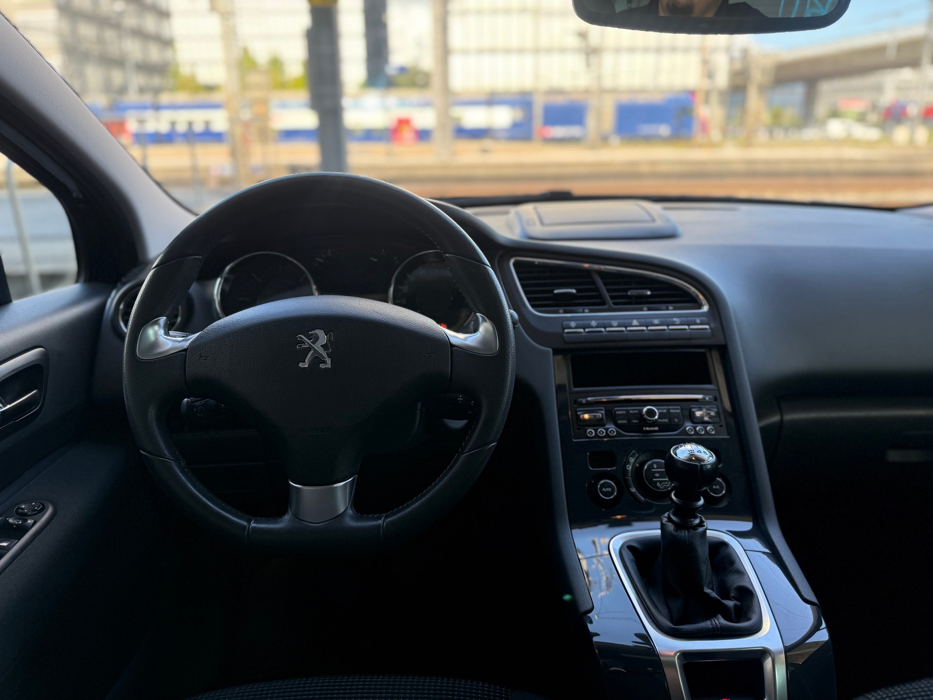 PEUGEOT 5008 2.0 BlueHDI Allure-image-11