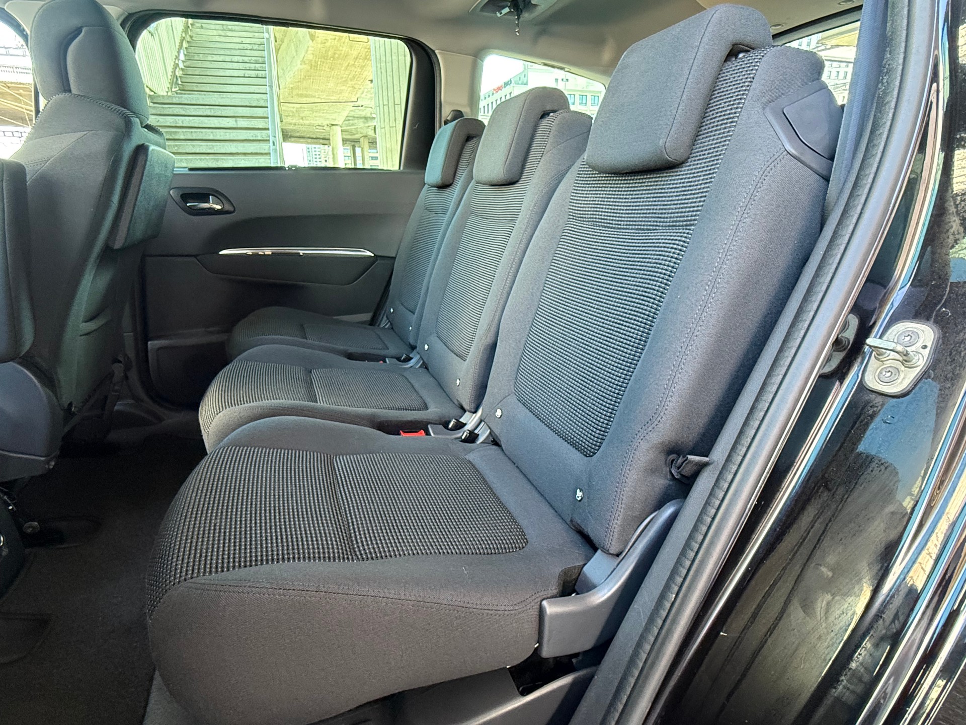 PEUGEOT 5008 2.0 BlueHDI Allure-image-14