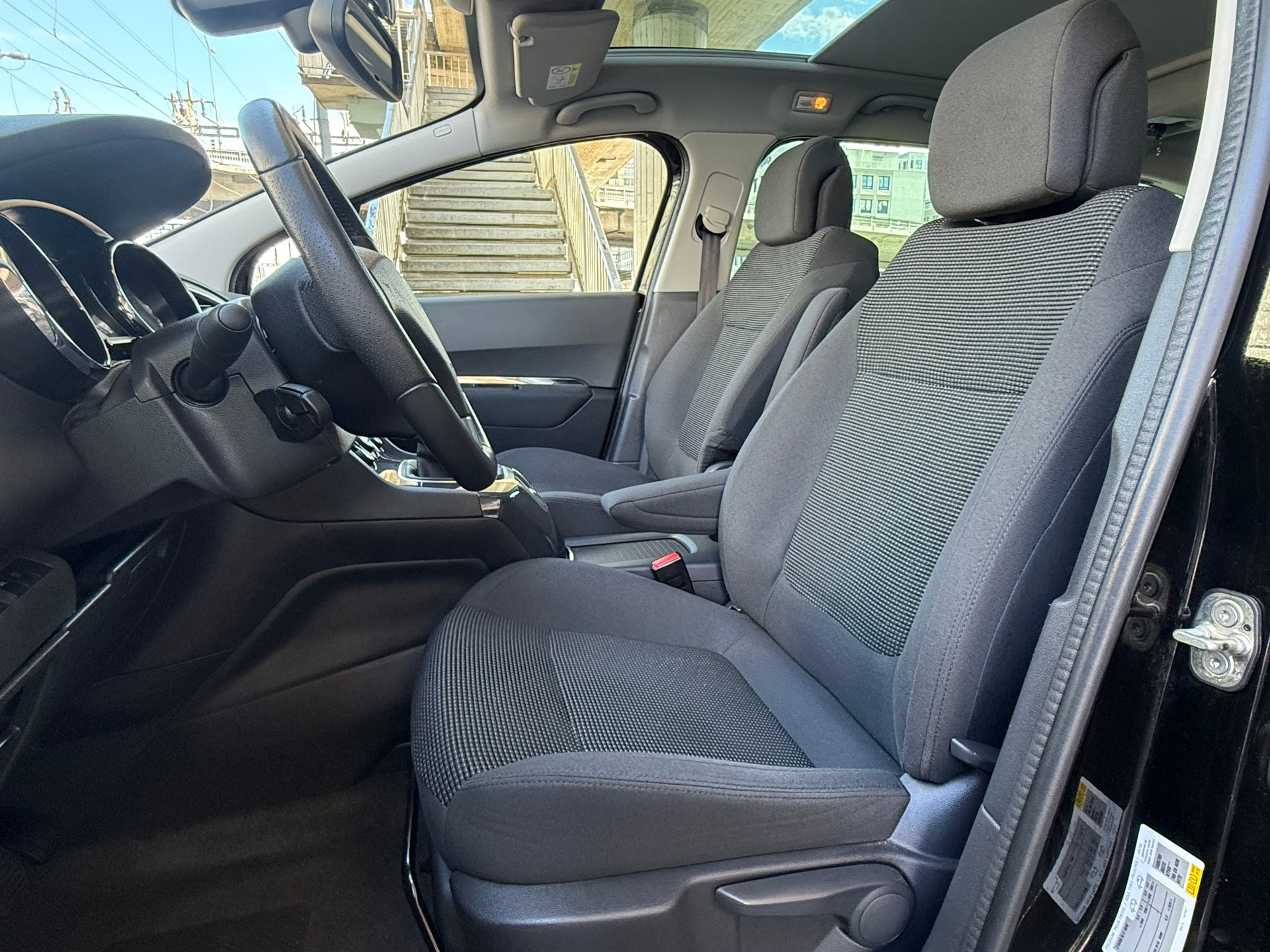 PEUGEOT 5008 2.0 BlueHDI Allure-image-12