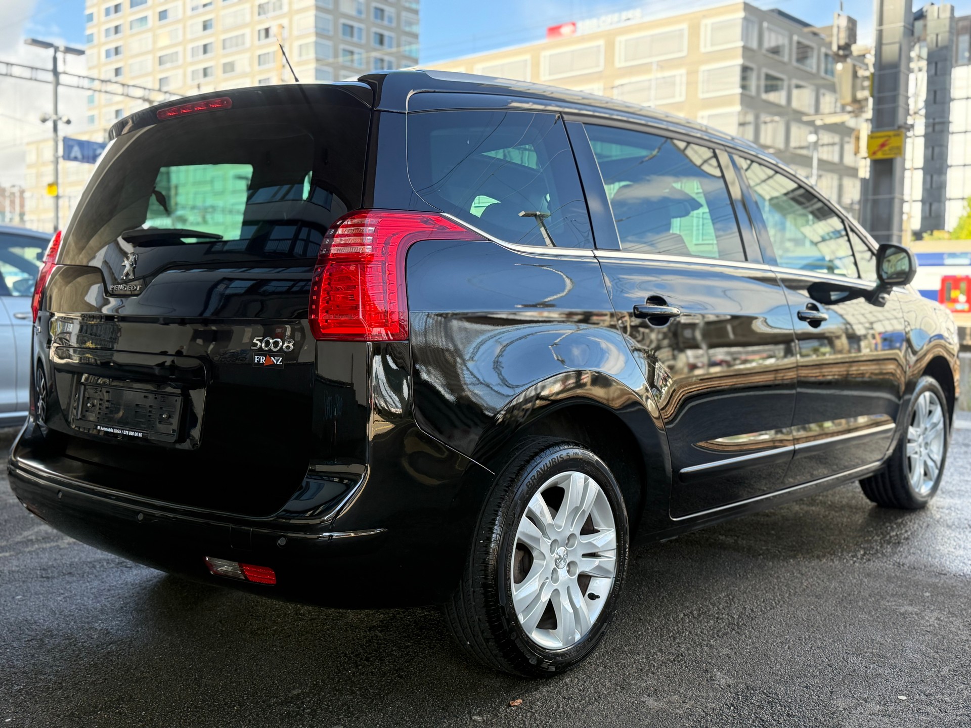 PEUGEOT 5008 2.0 BlueHDI Allure-image-5