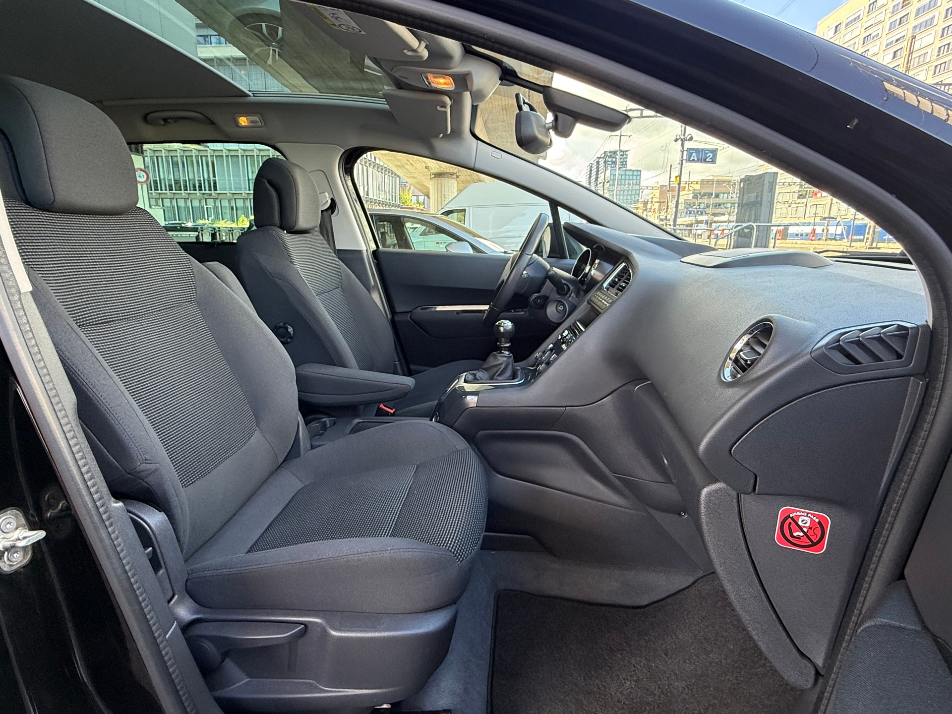 PEUGEOT 5008 2.0 BlueHDI Allure-image-13