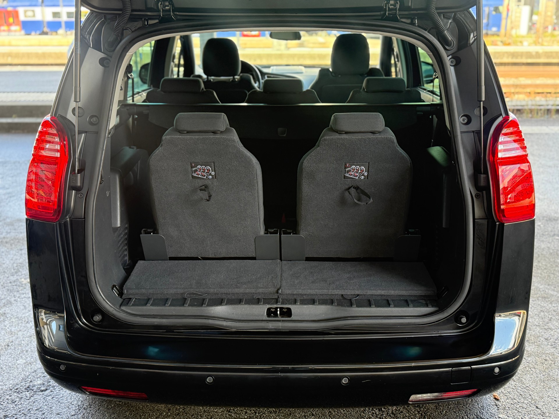 PEUGEOT 5008 2.0 BlueHDI Allure-image-8