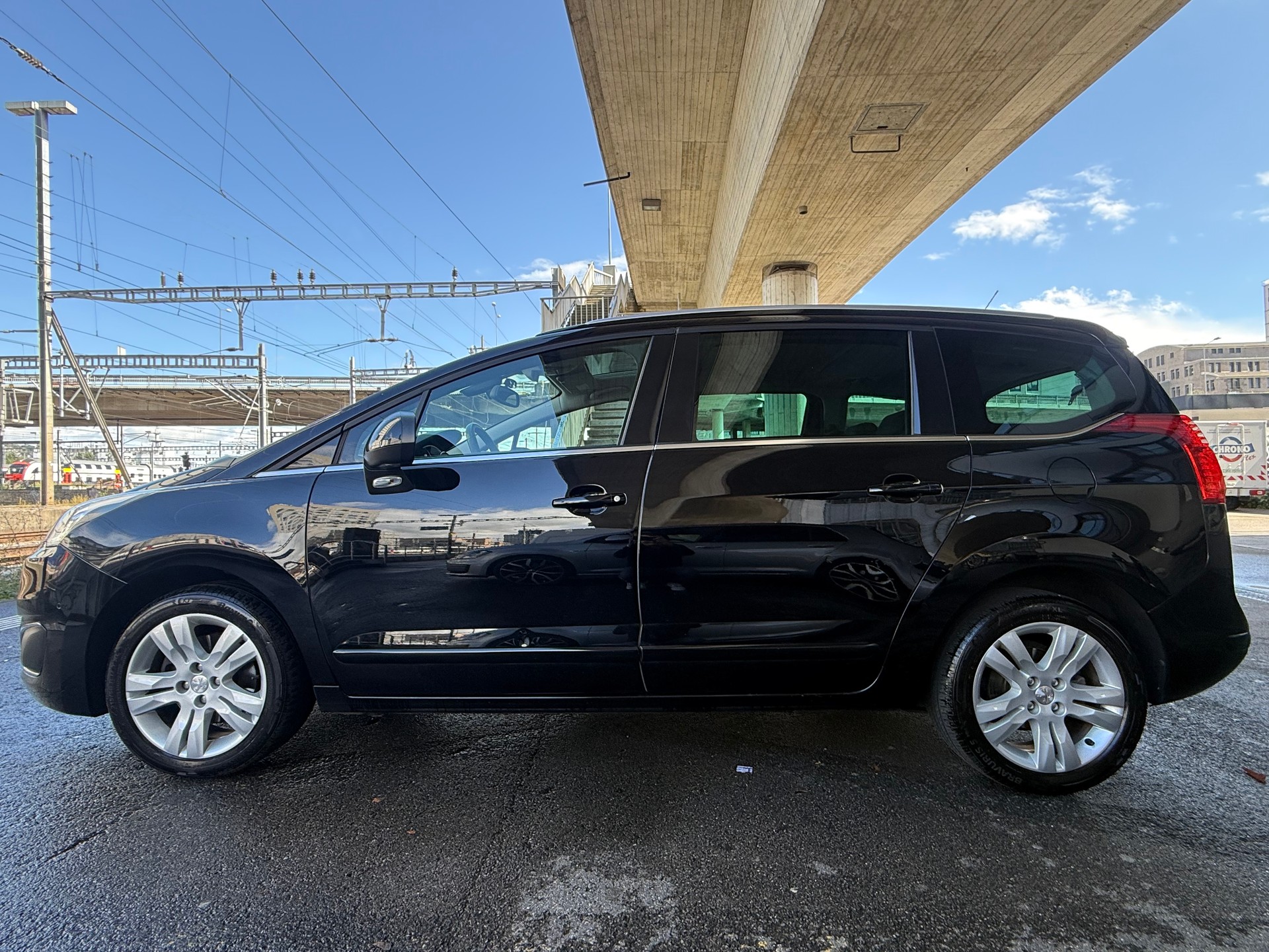 PEUGEOT 5008 2.0 BlueHDI Allure-image-4