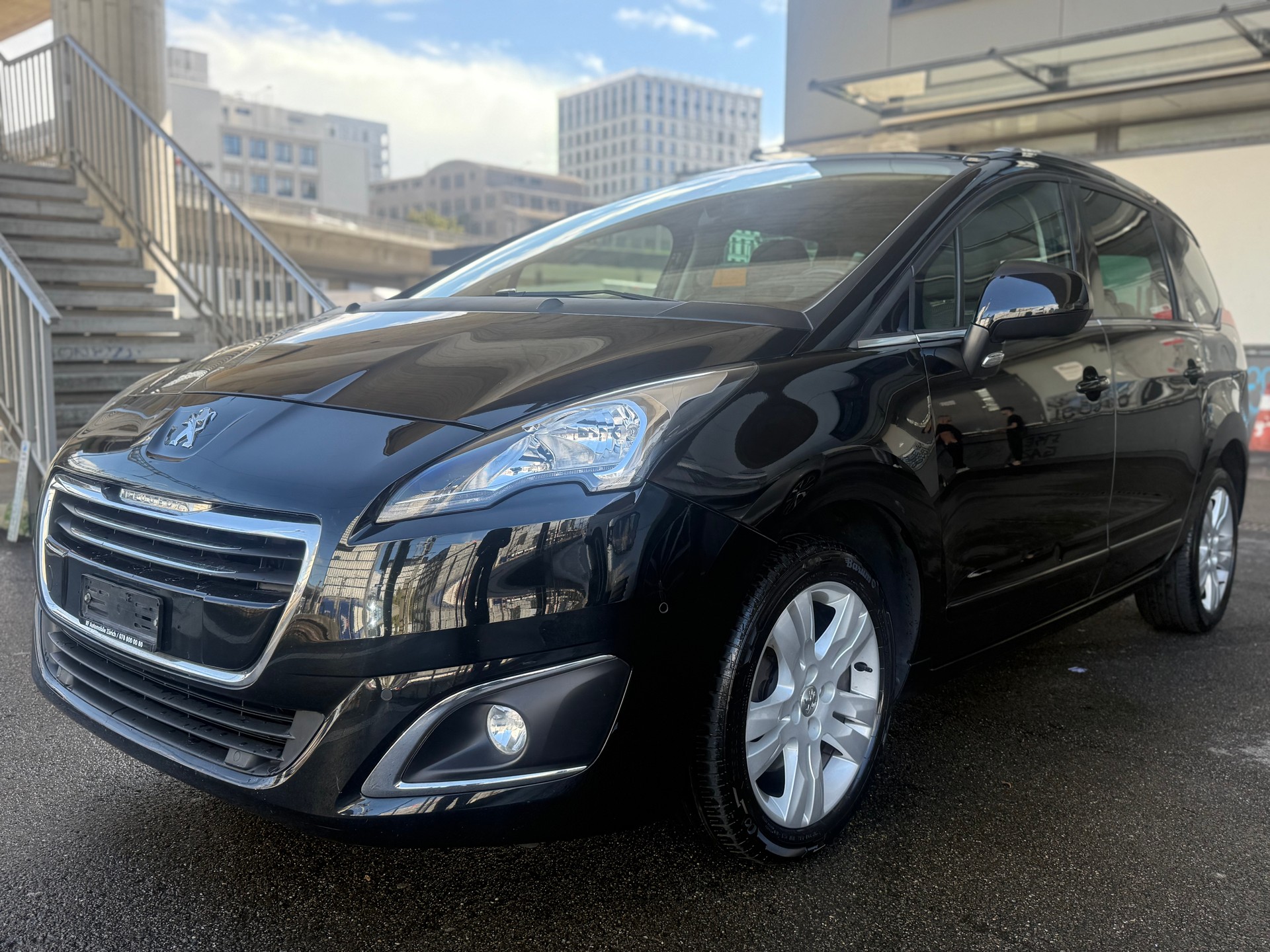 PEUGEOT 5008 2.0 BlueHDI Allure-image-2