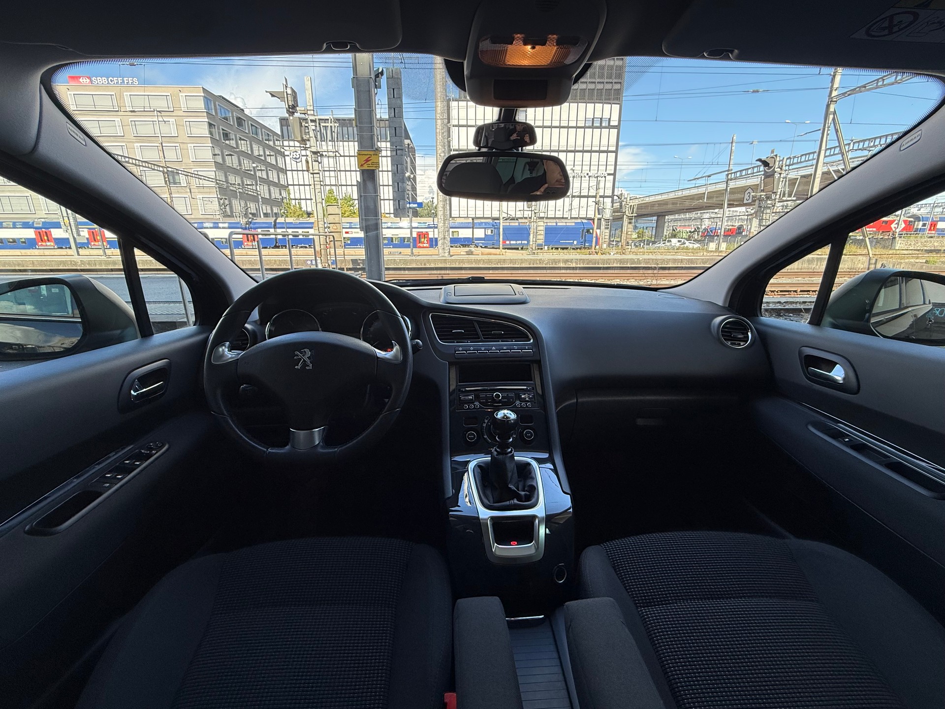 PEUGEOT 5008 2.0 BlueHDI Allure-image-10