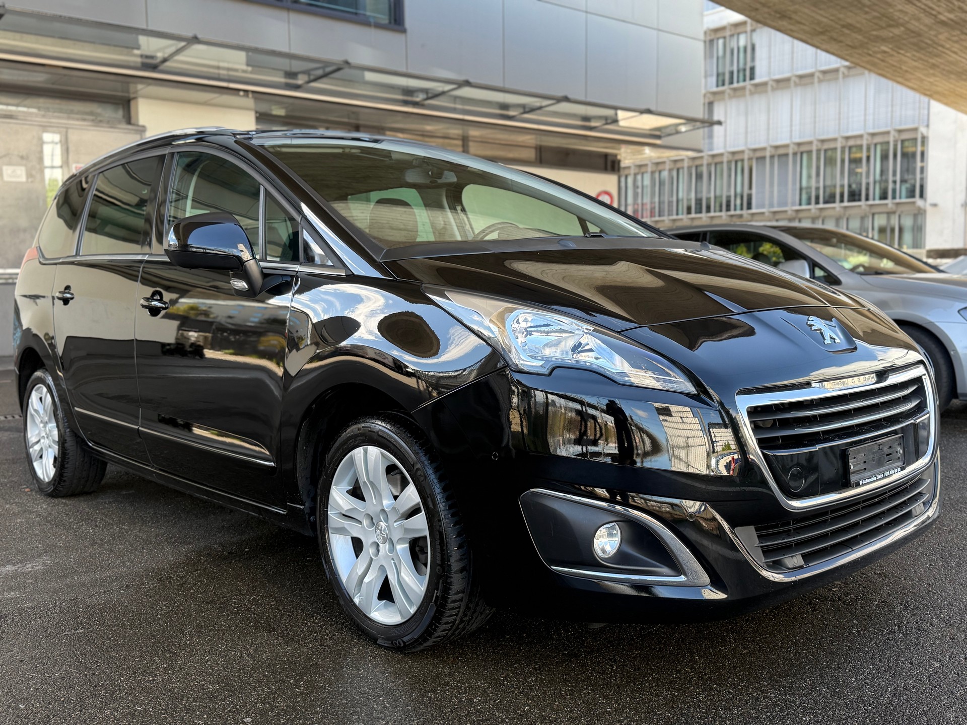 PEUGEOT 5008 2.0 BlueHDI Allure-image-0