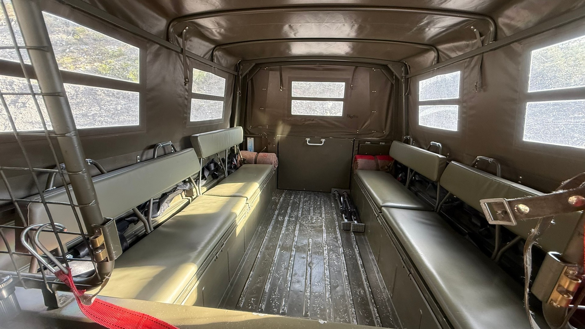 PINZGAUER Steyer Puch Pinzgauer 710M 10-Plätzer, Brücke mit Blachenverdeck-image-13