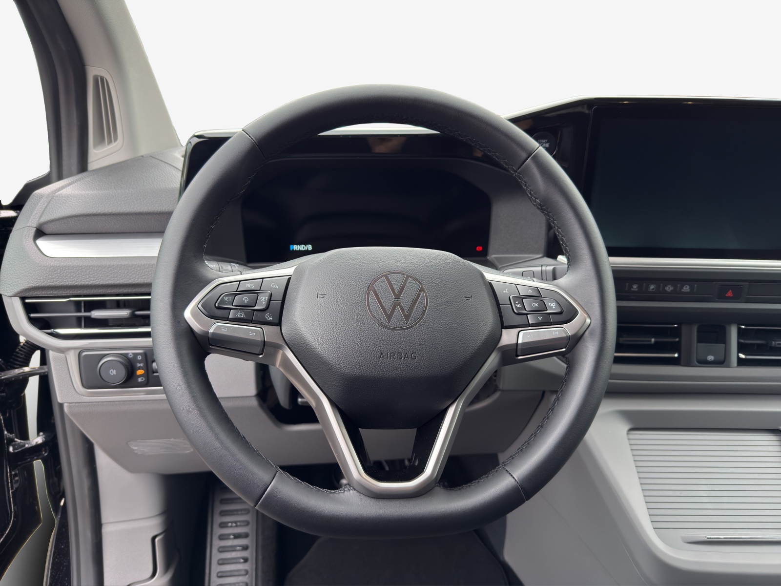 VW Caravelle BEV Life-image-9