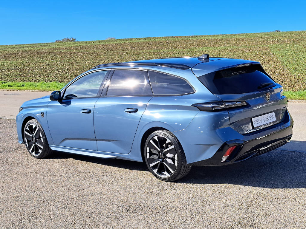 PEUGEOT 308 SW 1.2 145cv Hybrid GT-showroom-element-2