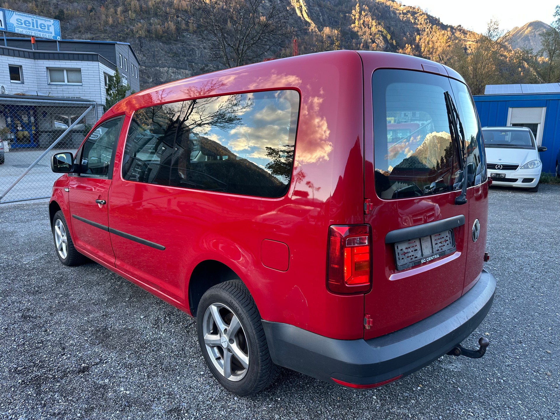 VW Caddy Maxi 2.0TDI 4Motion BlueMotion Technology-image-2