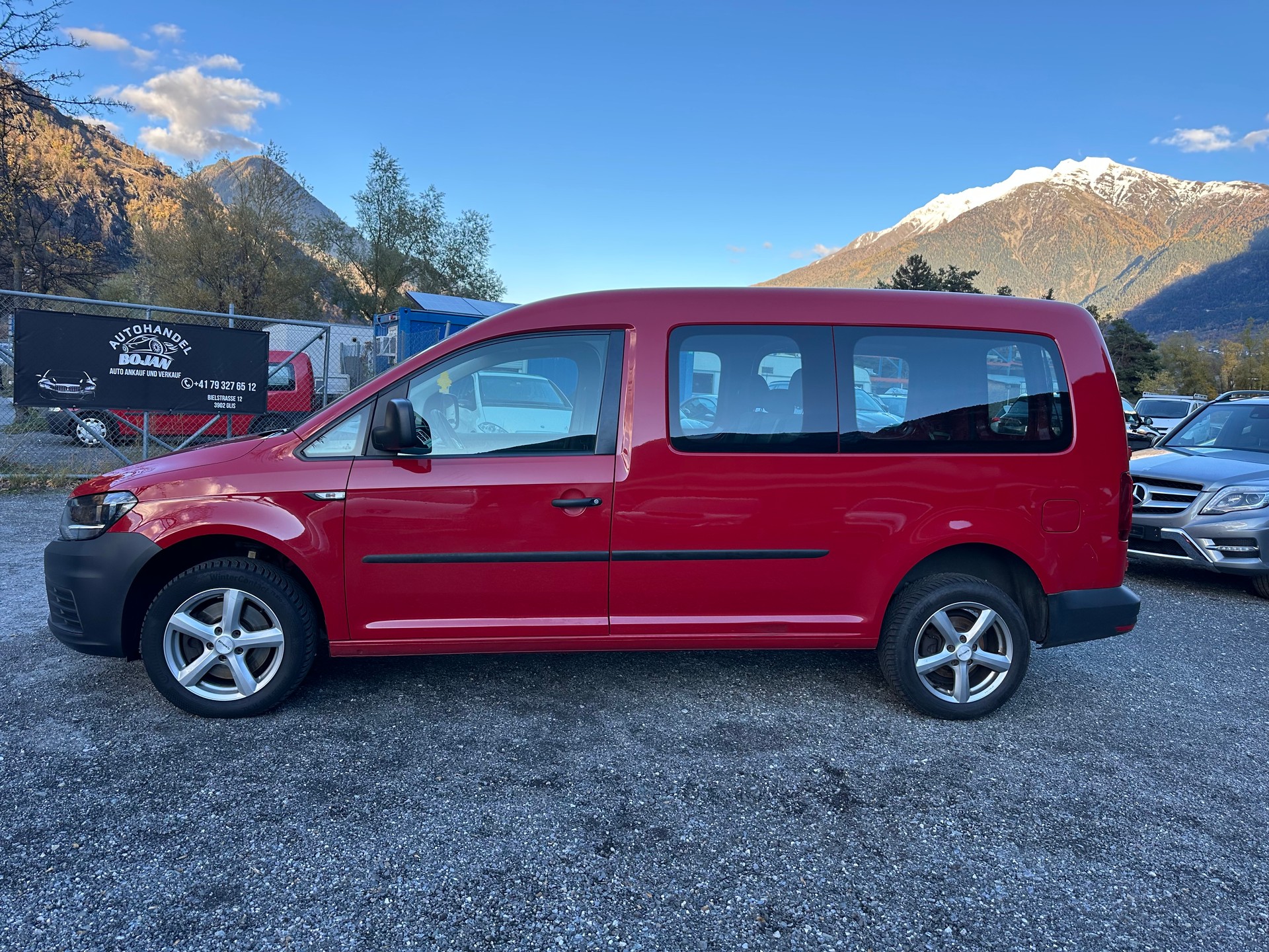 VW Caddy Maxi 2.0TDI 4Motion BlueMotion Technology-image-1
