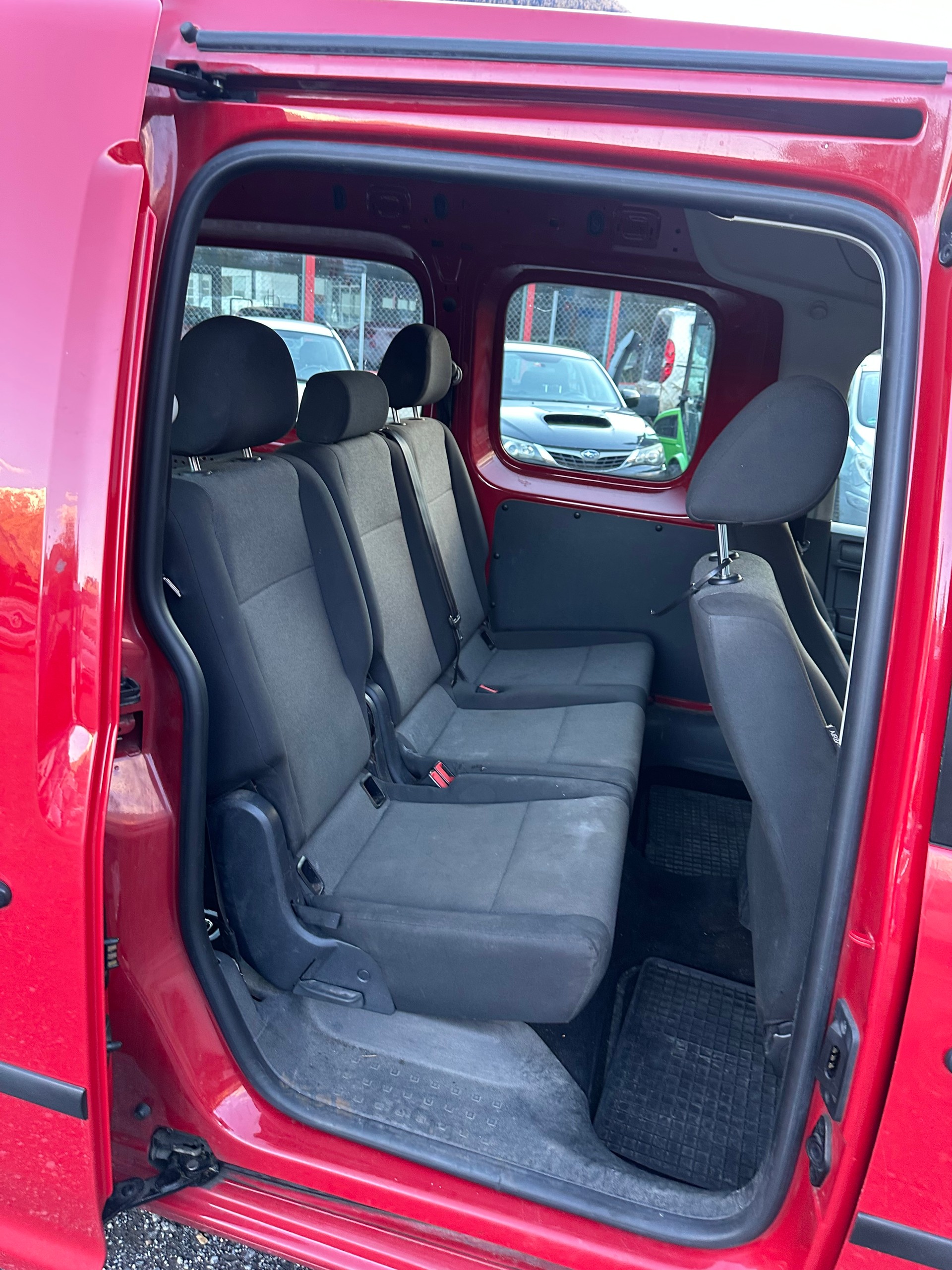 VW Caddy Maxi 2.0TDI 4Motion BlueMotion Technology-image-7