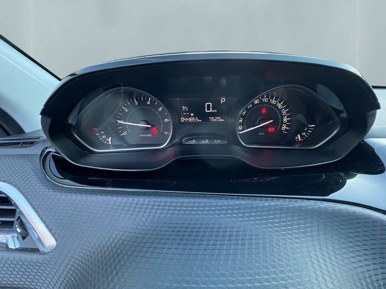 PEUGEOT 2008 1.2 PureTech Allure EAT6-image-10