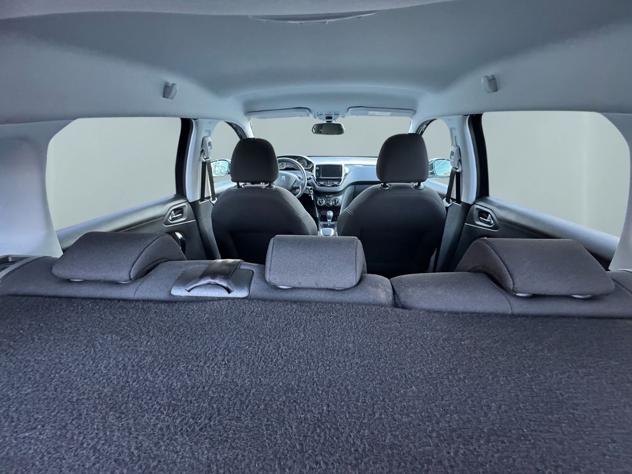 PEUGEOT 2008 1.2 PureTech Allure EAT6-image-5
