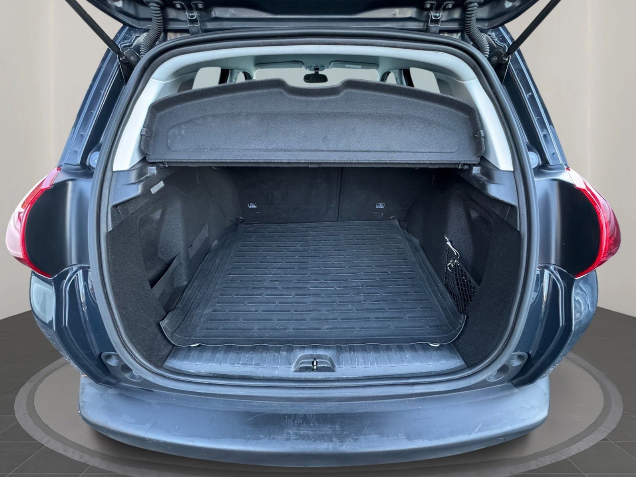 PEUGEOT 2008 1.2 PureTech Allure EAT6-image-4