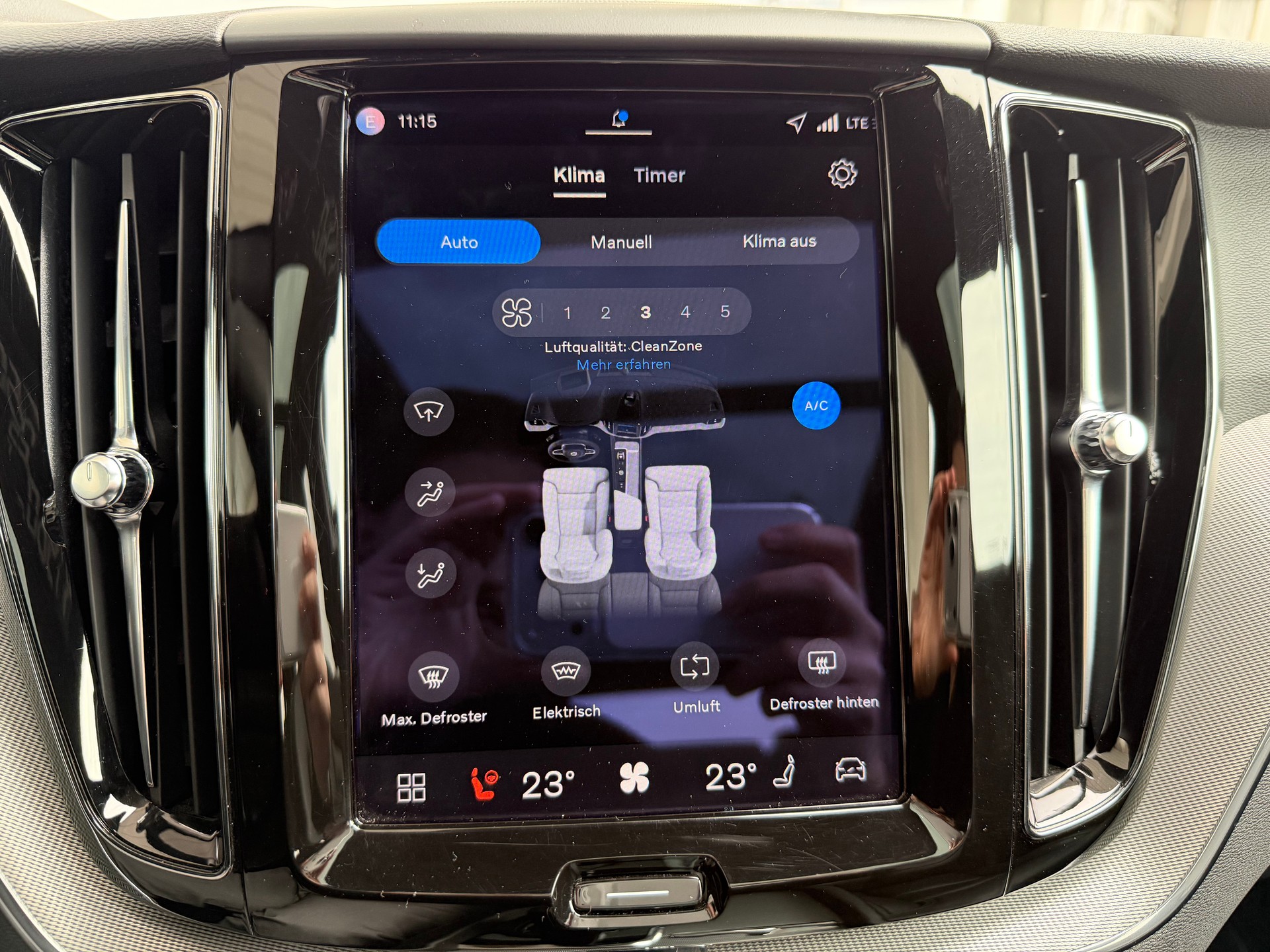 VOLVO XC60 T6 eAWD R-Design Geartronic-image-18