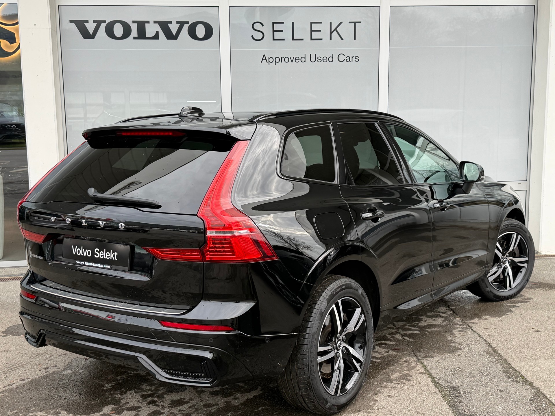 VOLVO XC60 T6 eAWD R-Design Geartronic-image-1