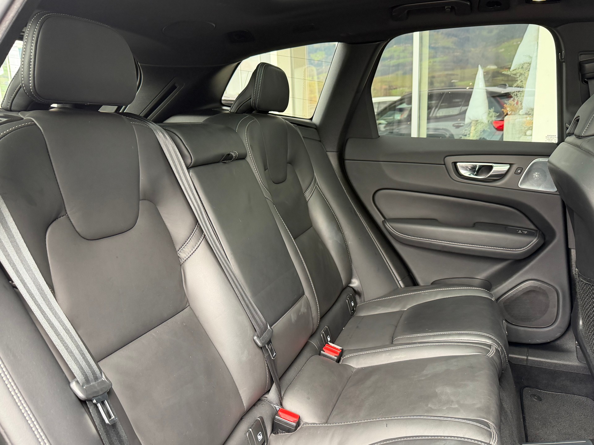 VOLVO XC60 T6 eAWD R-Design Geartronic-image-4