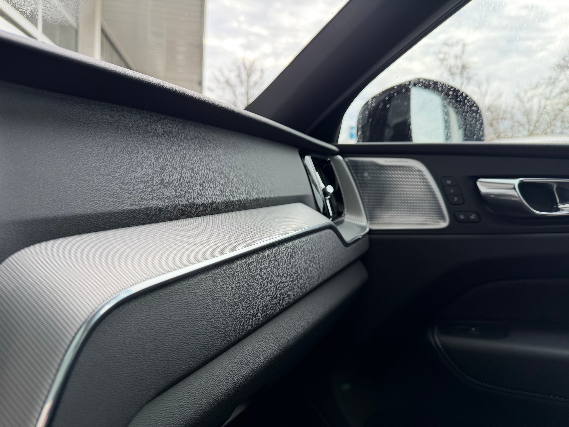 VOLVO XC60 T6 eAWD R-Design Geartronic-image-12