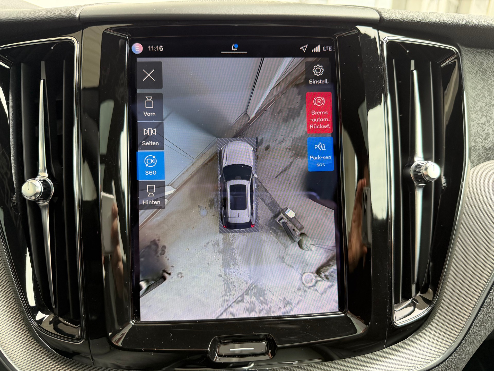 VOLVO XC60 T6 eAWD R-Design Geartronic-image-21
