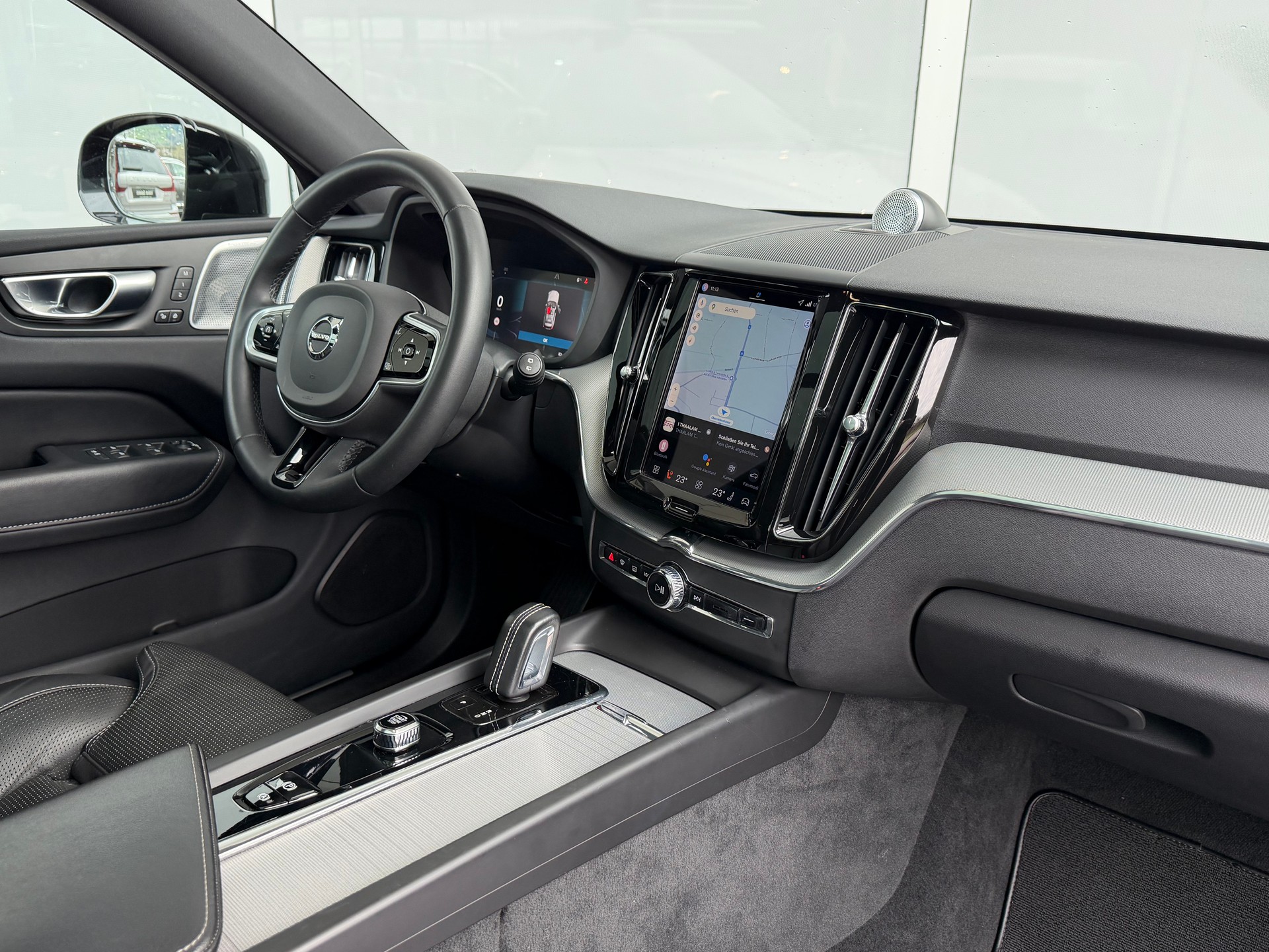 VOLVO XC60 T6 eAWD R-Design Geartronic-image-2