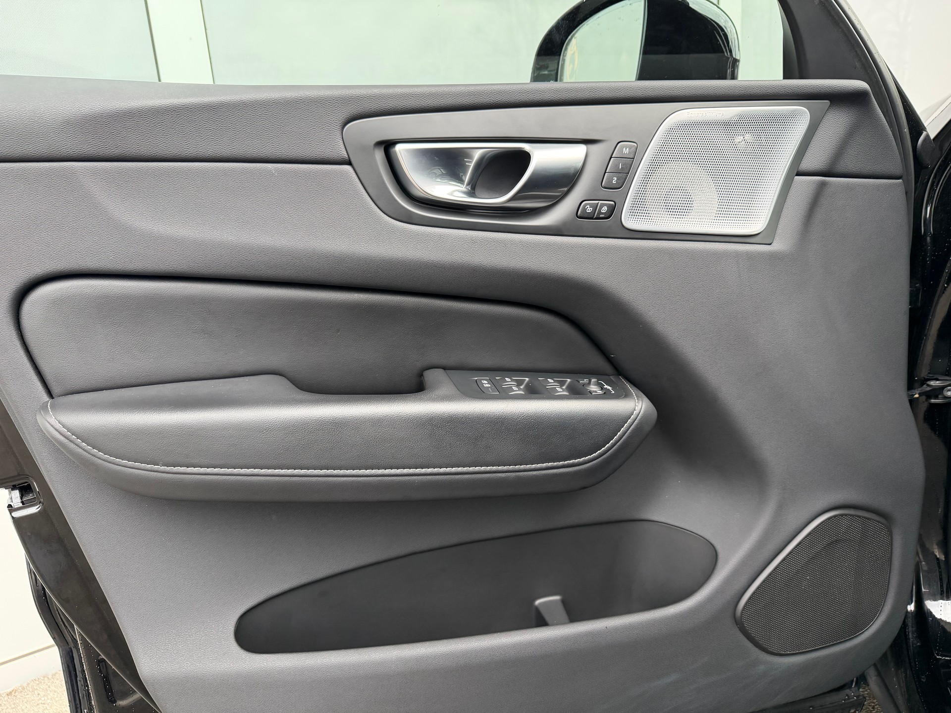 VOLVO XC60 T6 eAWD R-Design Geartronic-image-10