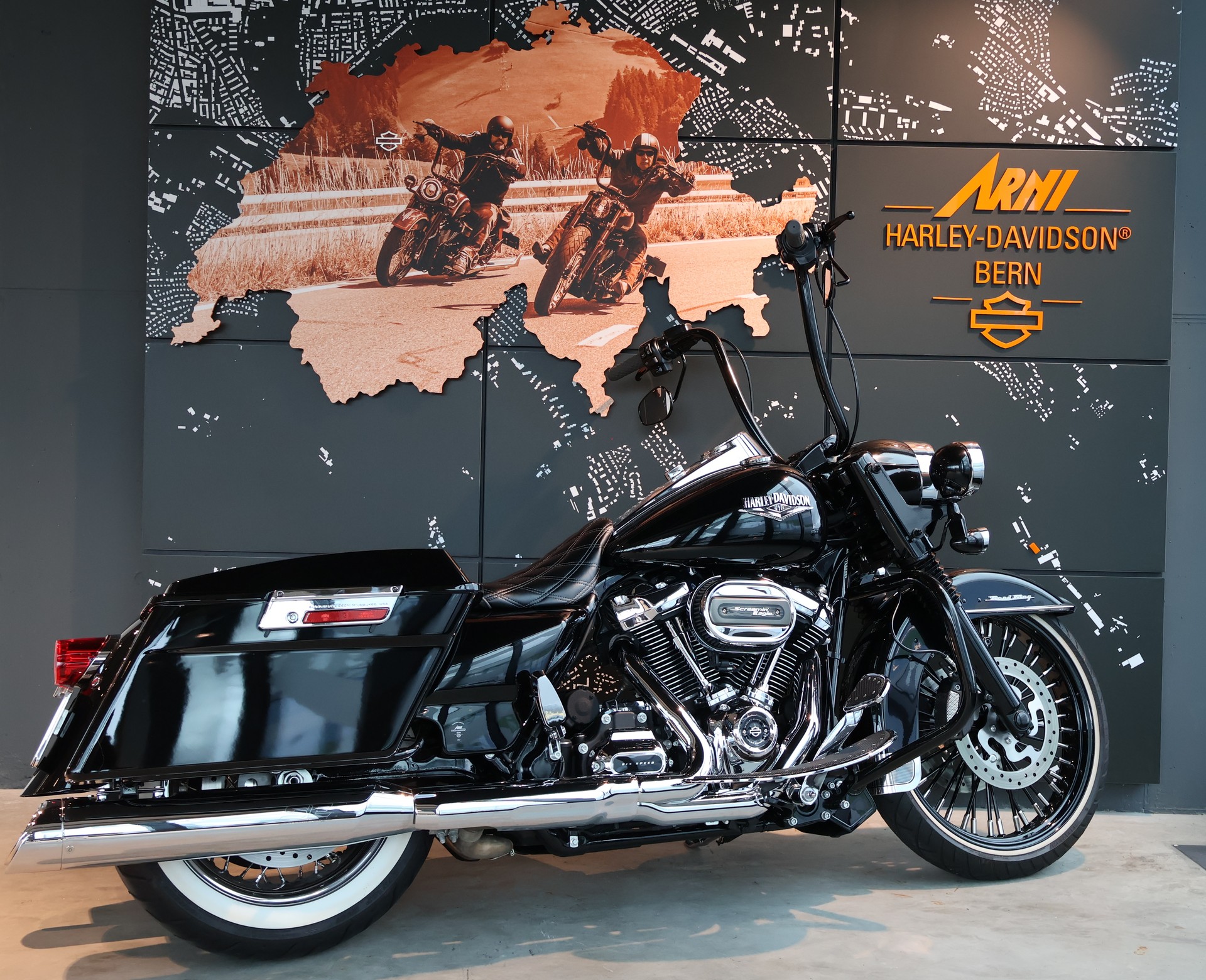 HARLEY-DAVIDSON FLHRC Road King Classic 107 ABS-image-3