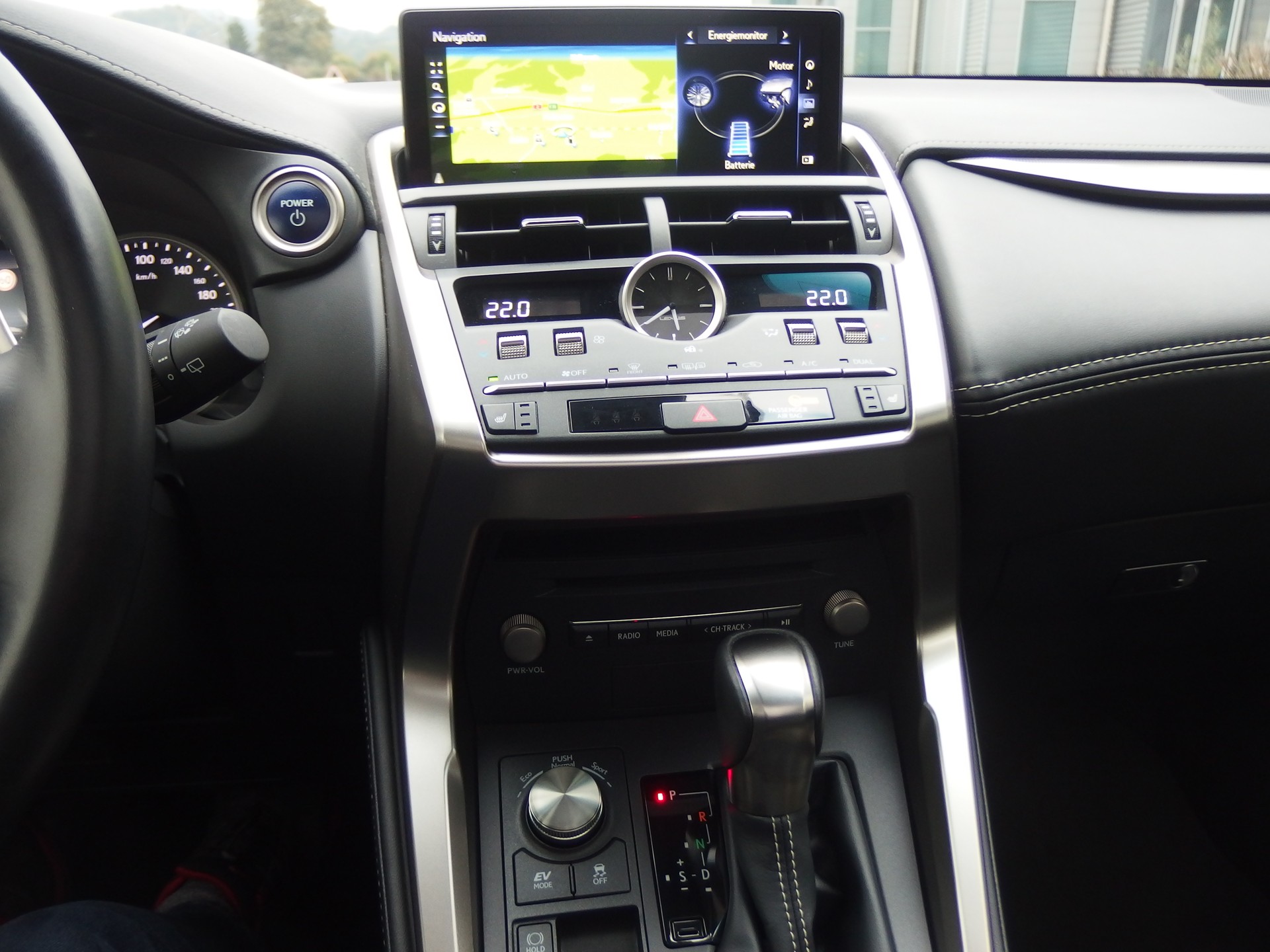 LEXUS NX 300h Diamond E-Four Automatic-image-6