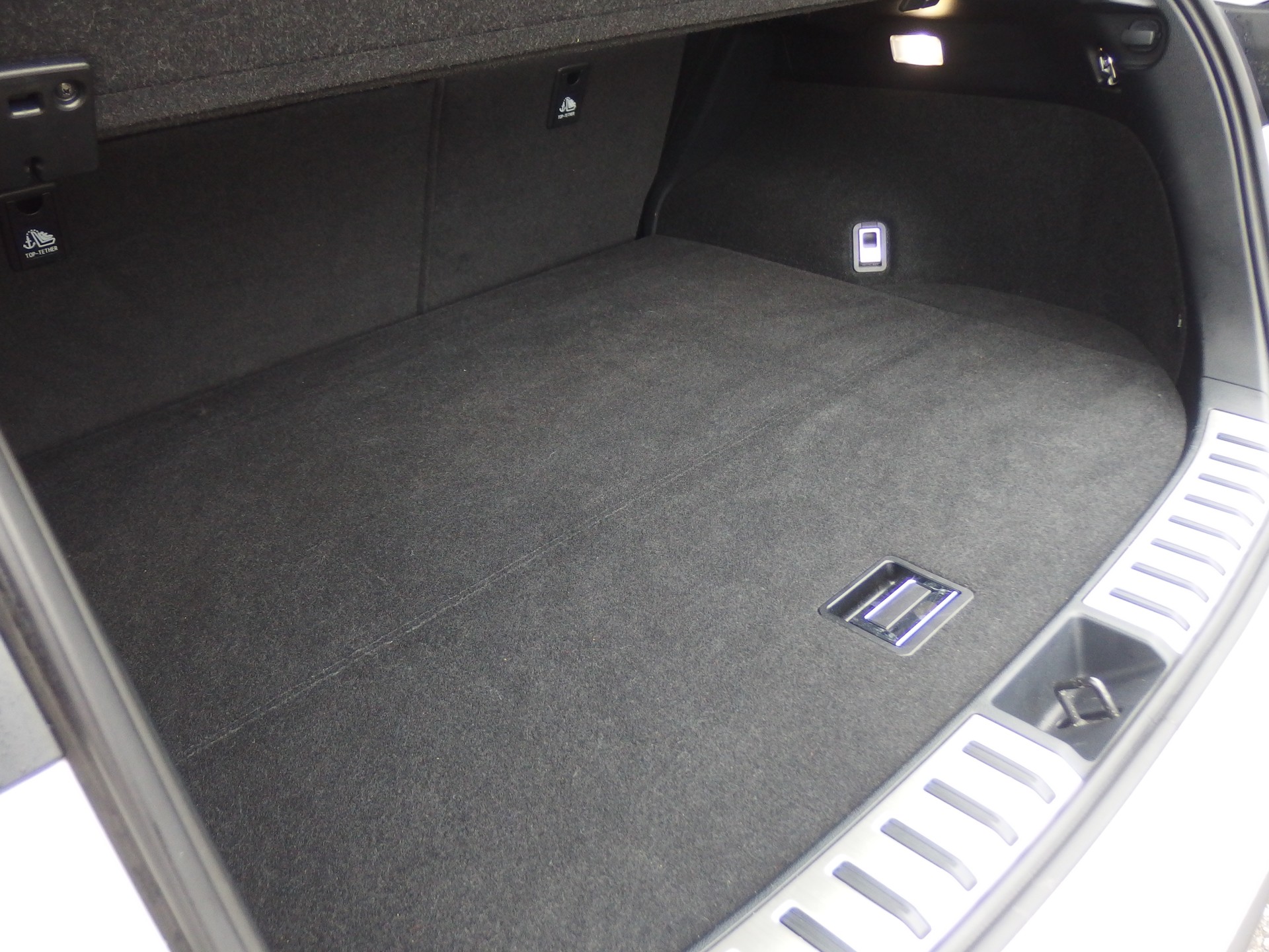 LEXUS NX 300h Diamond E-Four Automatic-image-4