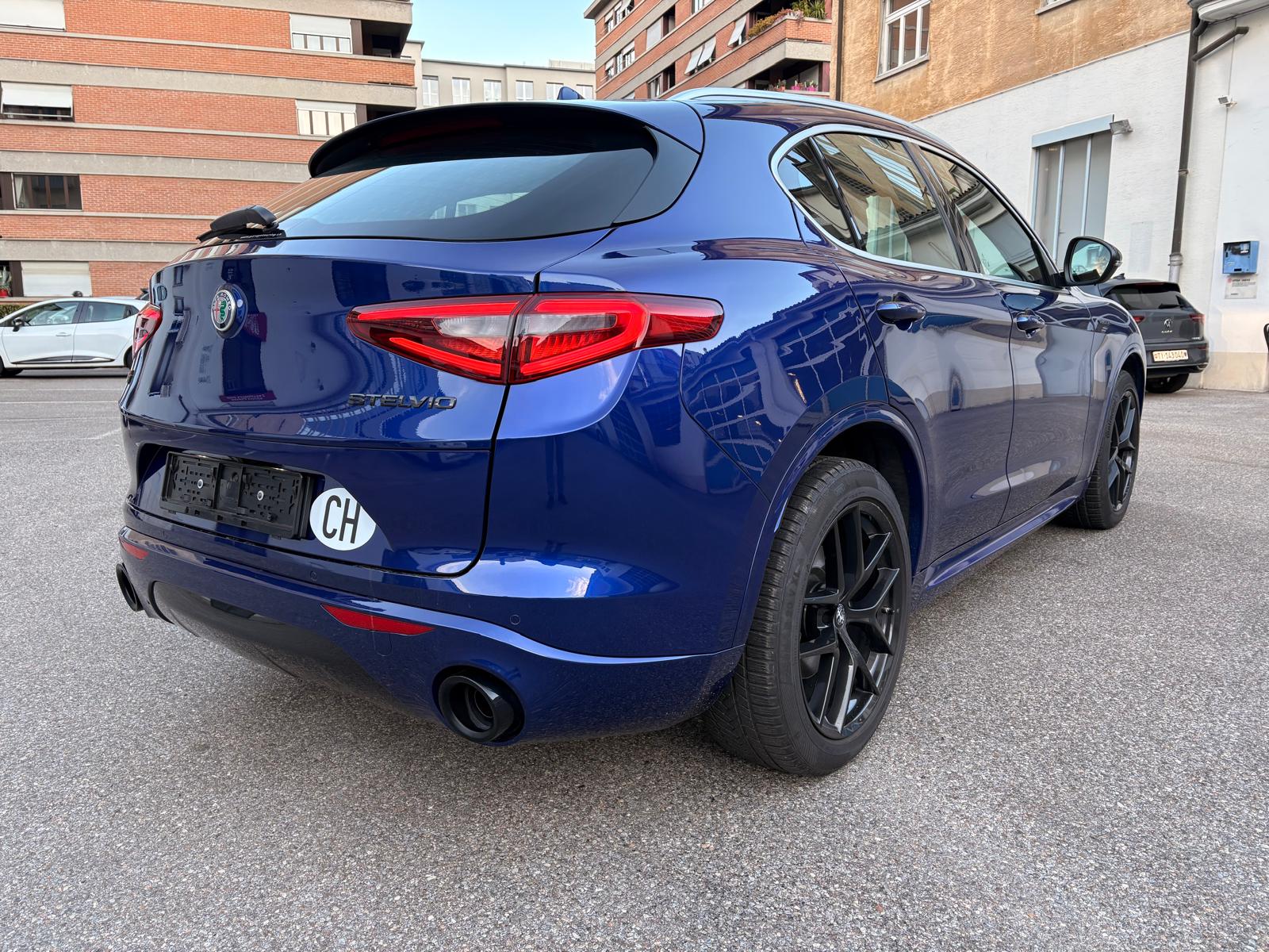 ALFA ROMEO Stelvio 2.0 Veloce Q4 Automatic-image-3