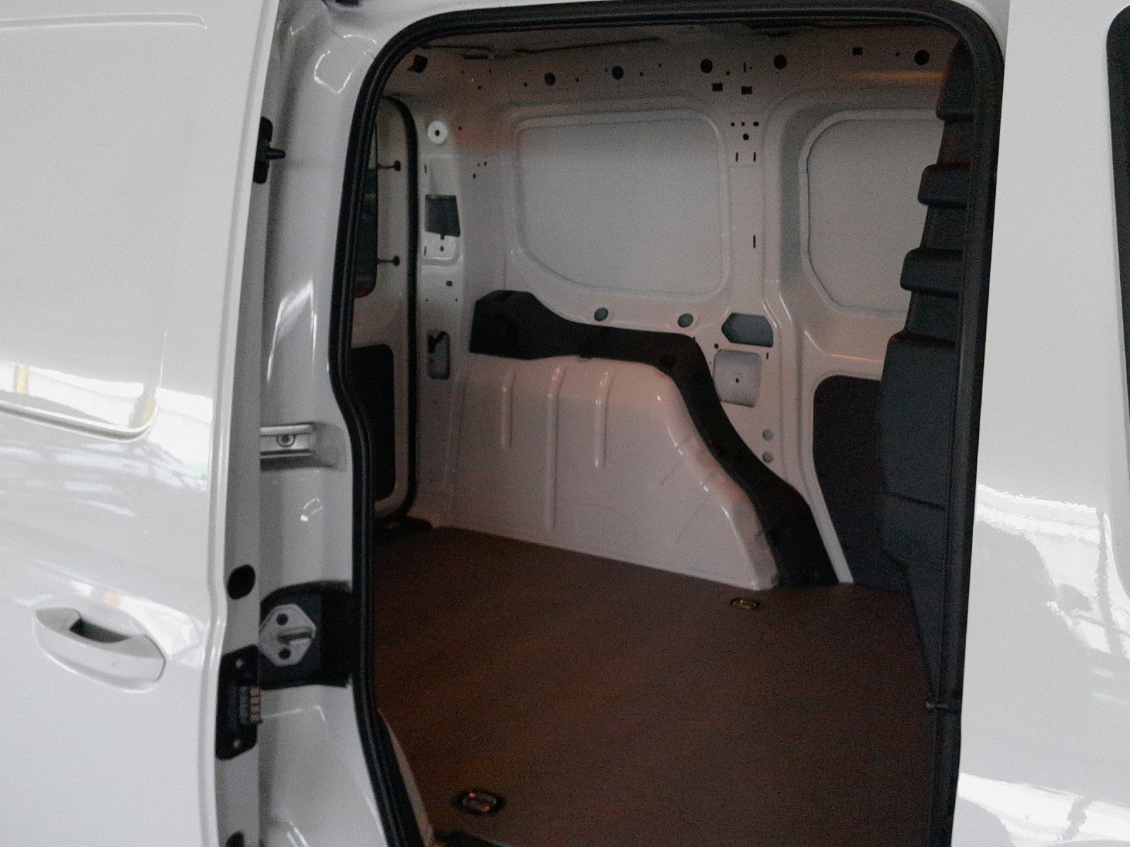 VW Caddy Cargo 2.0TDI-image-11