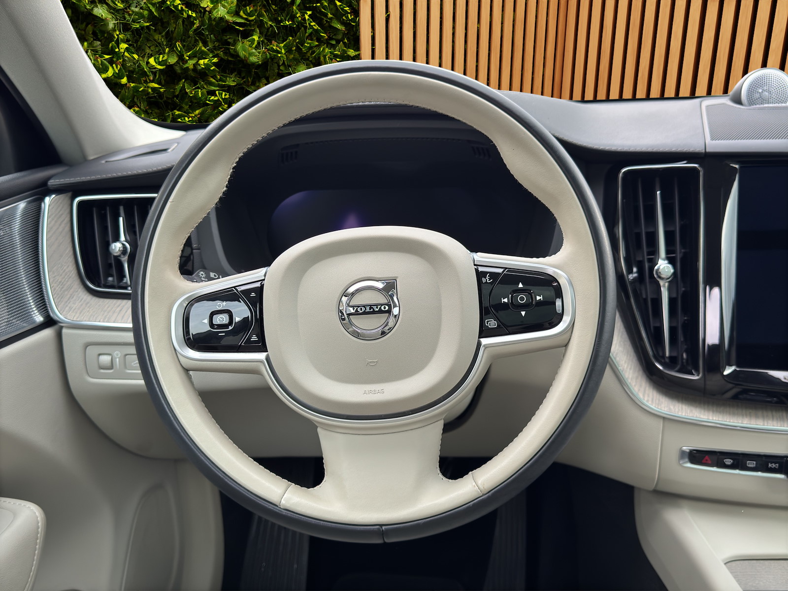 VOLVO XC60 2.0 T8 TE Inscription eAWD-image-10